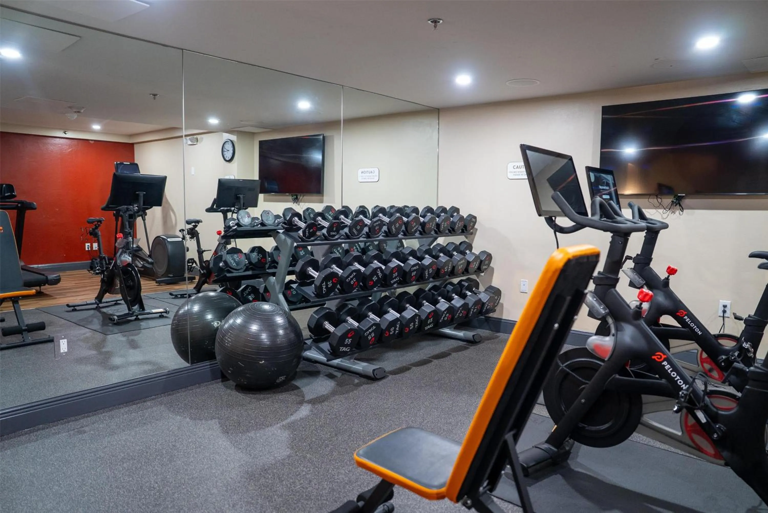 Fitness centre/facilities in Inn of Naples, Tapestry Collection by Hilton