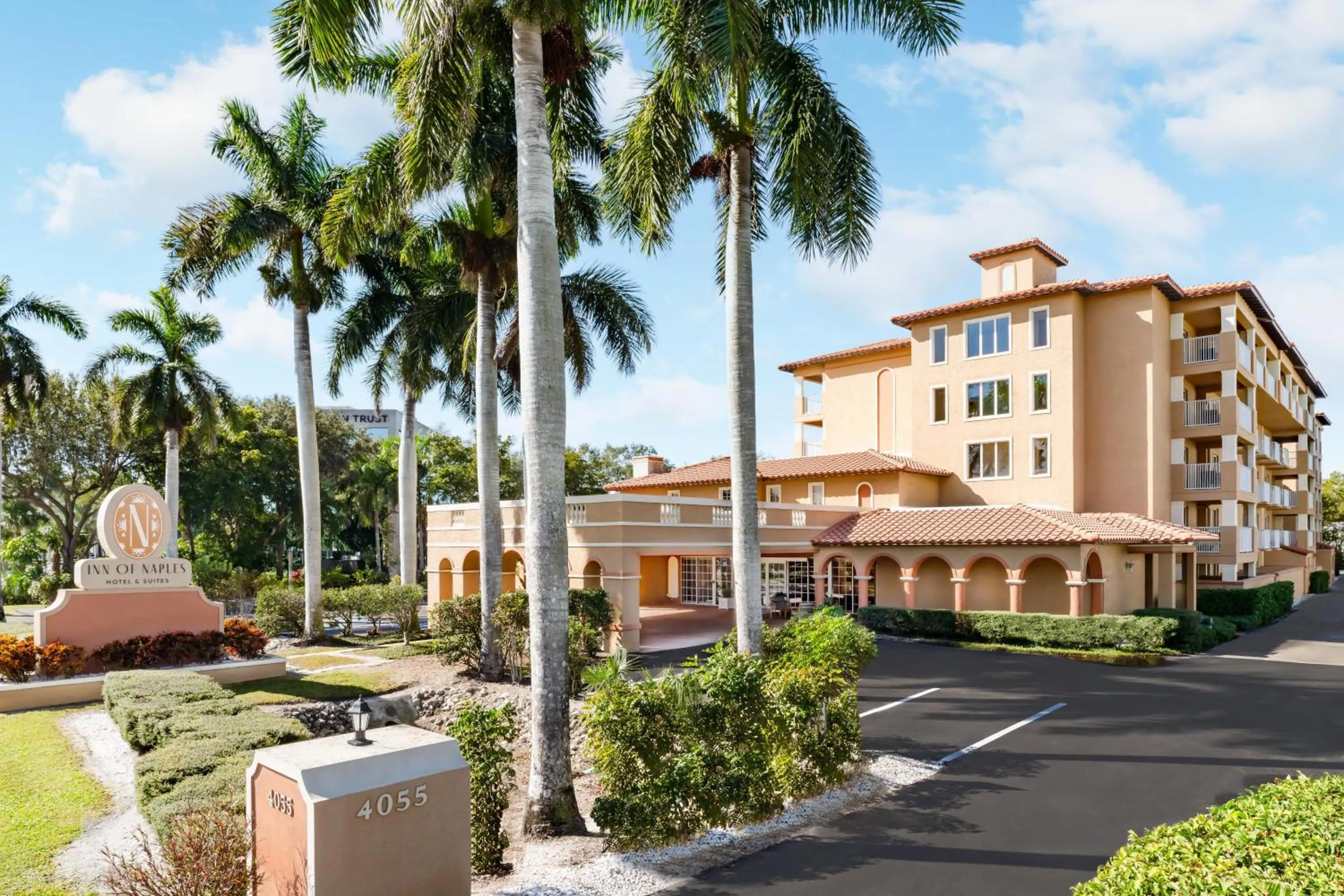 Inn of Naples, Tapestry Collection by Hilton