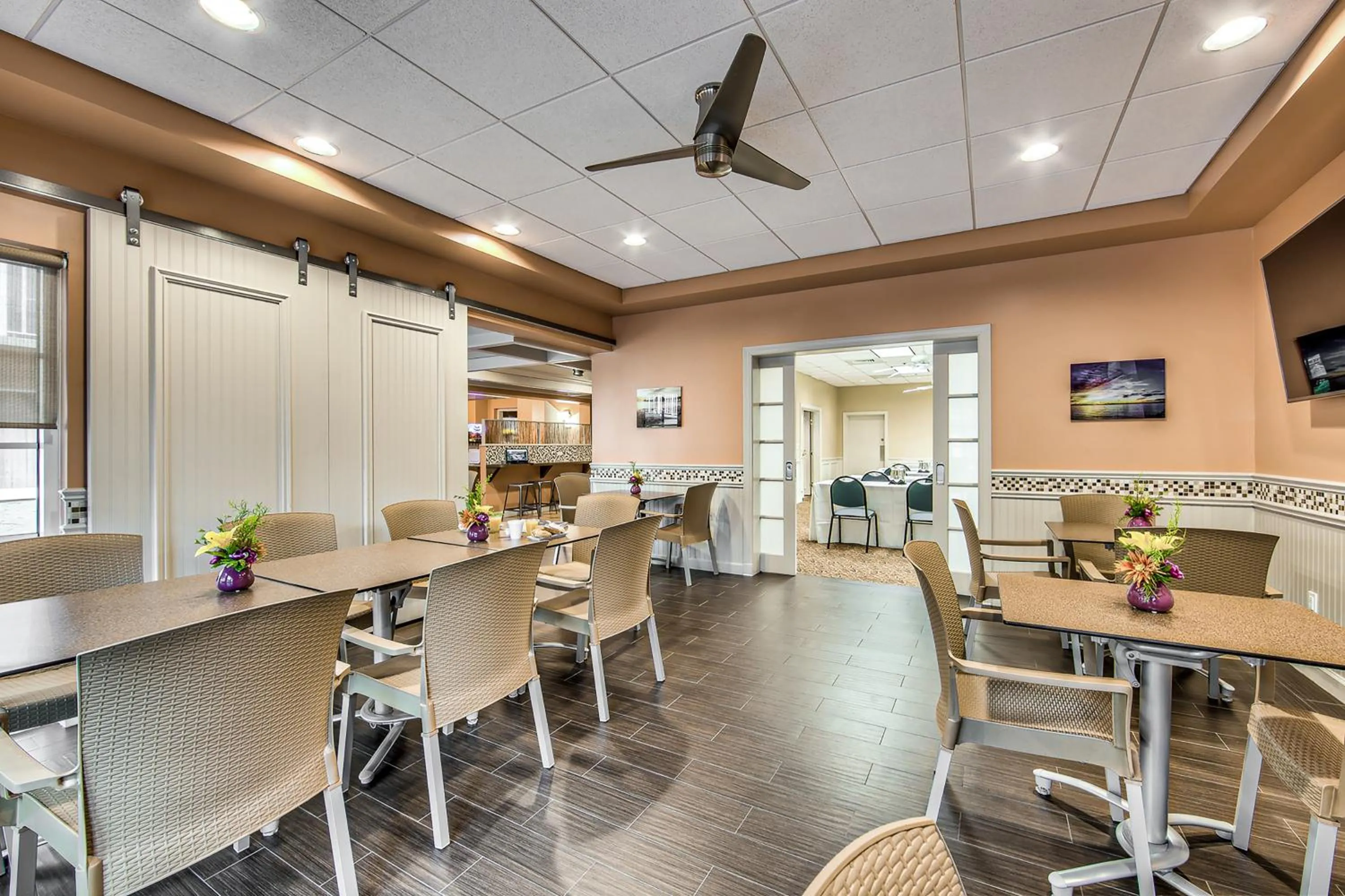 Breakfast in Inn of Naples, Tapestry Collection by Hilton