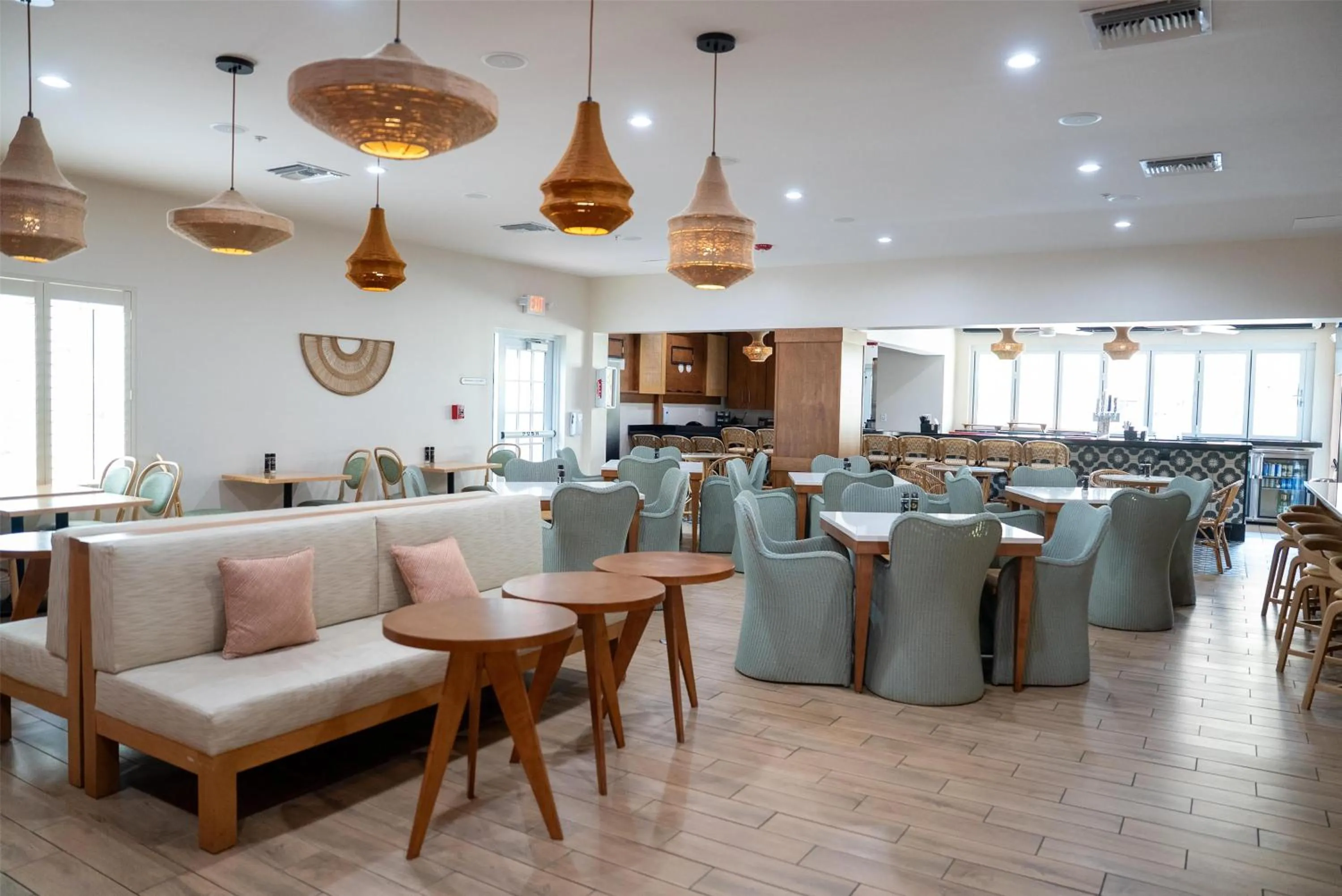 Restaurant/places to eat in Inn of Naples, Tapestry Collection by Hilton