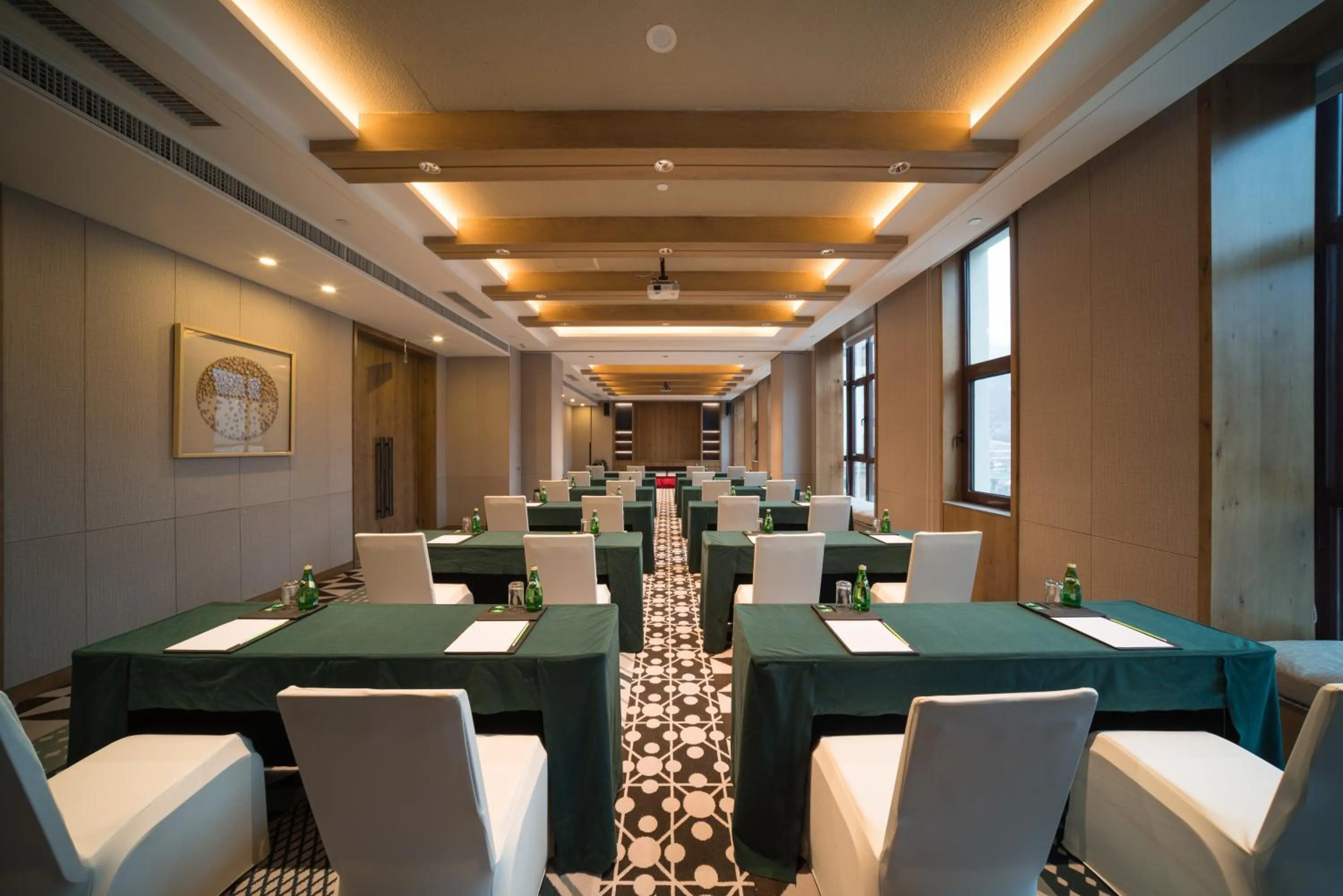 Meeting/conference room in Holiday Inn Jilin Beidahu by IHG