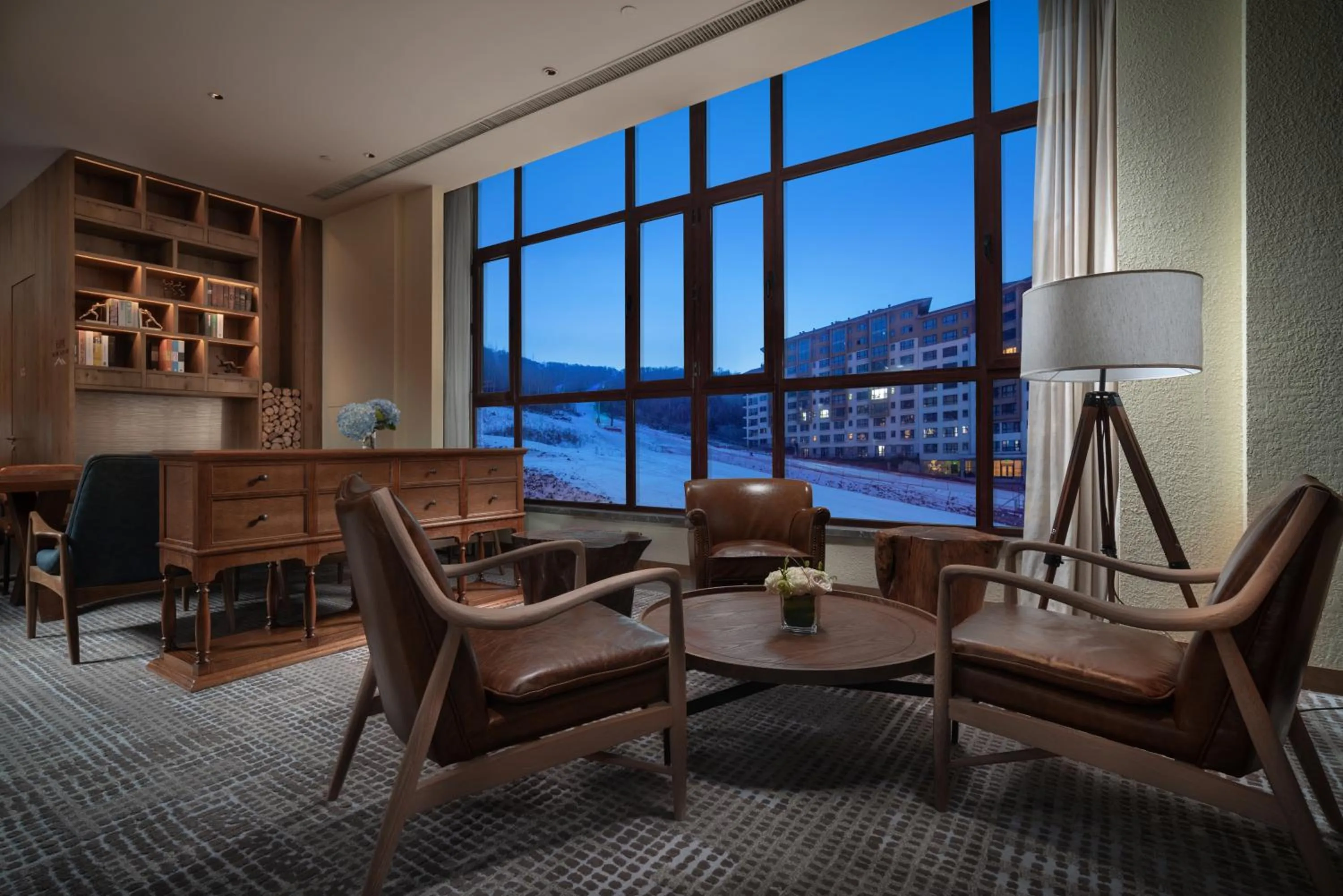 Seating area in Holiday Inn Jilin Beidahu by IHG