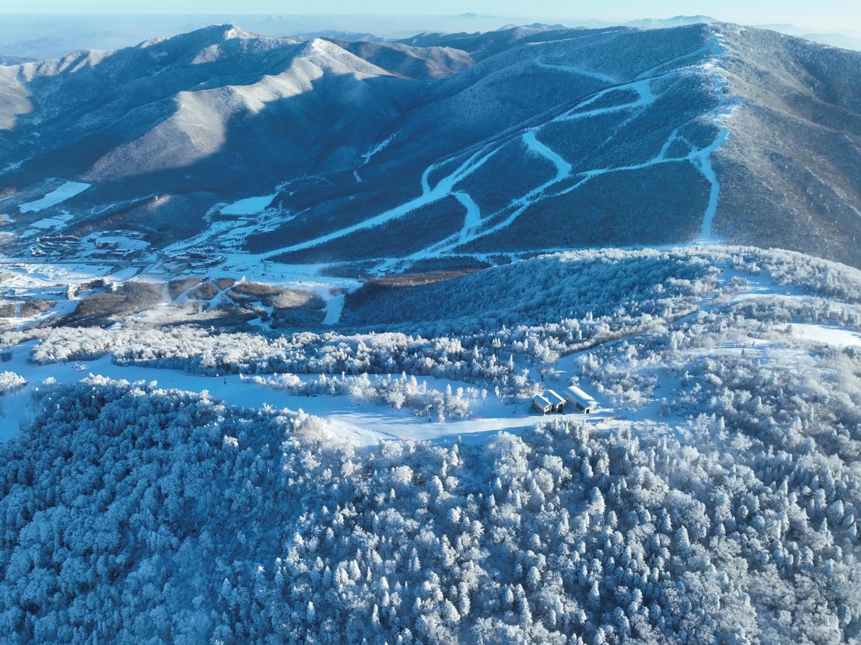 Skiing in Holiday Inn Jilin Beidahu by IHG