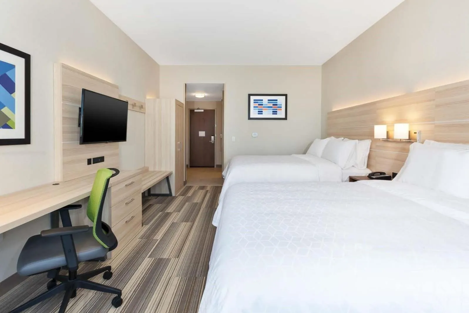 Bed in Holiday Inn Express & Suites - Grand Rapids Airport - South by IHG