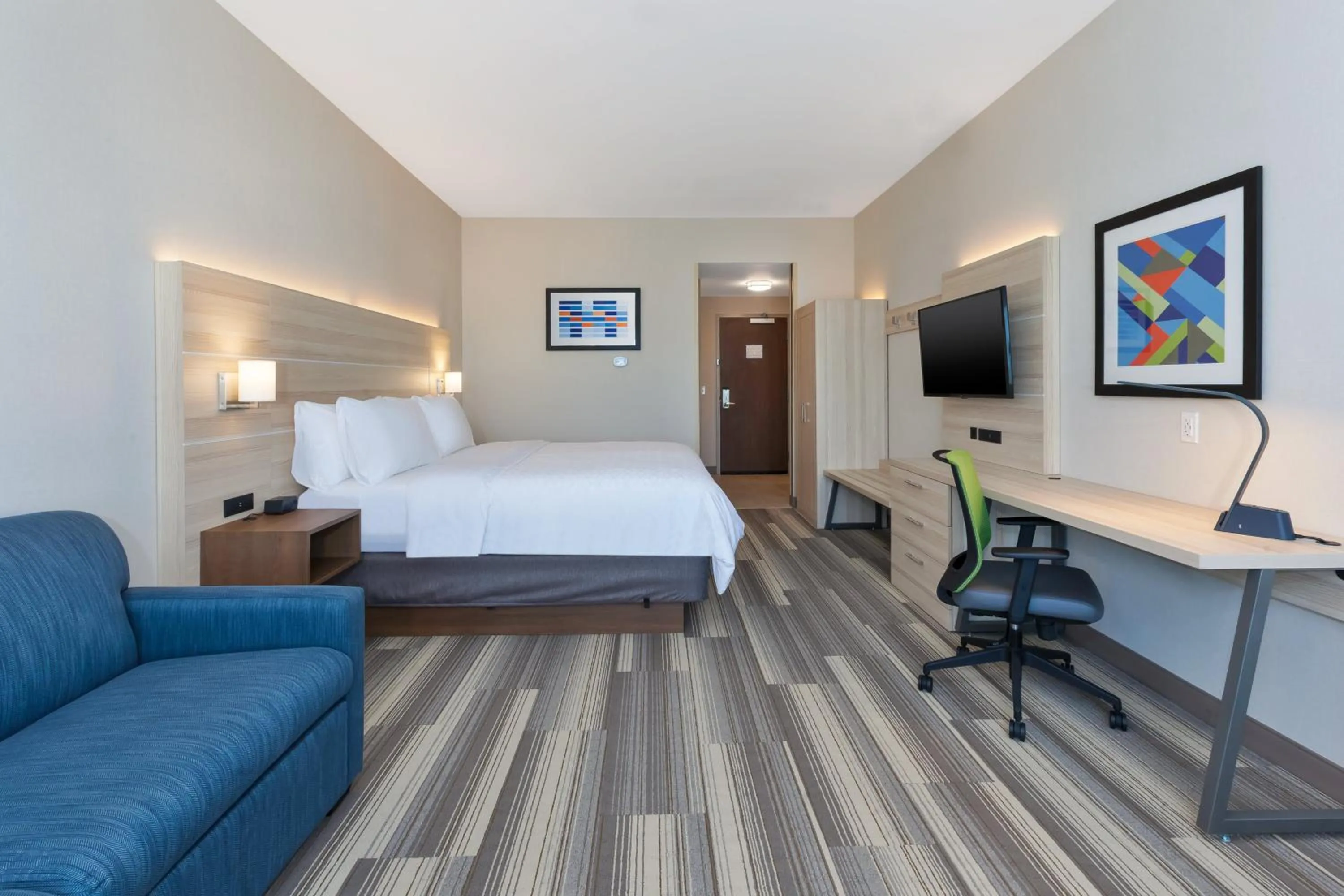 Photo of the whole room, Bed in Holiday Inn Express & Suites - Grand Rapids Airport - South by IHG