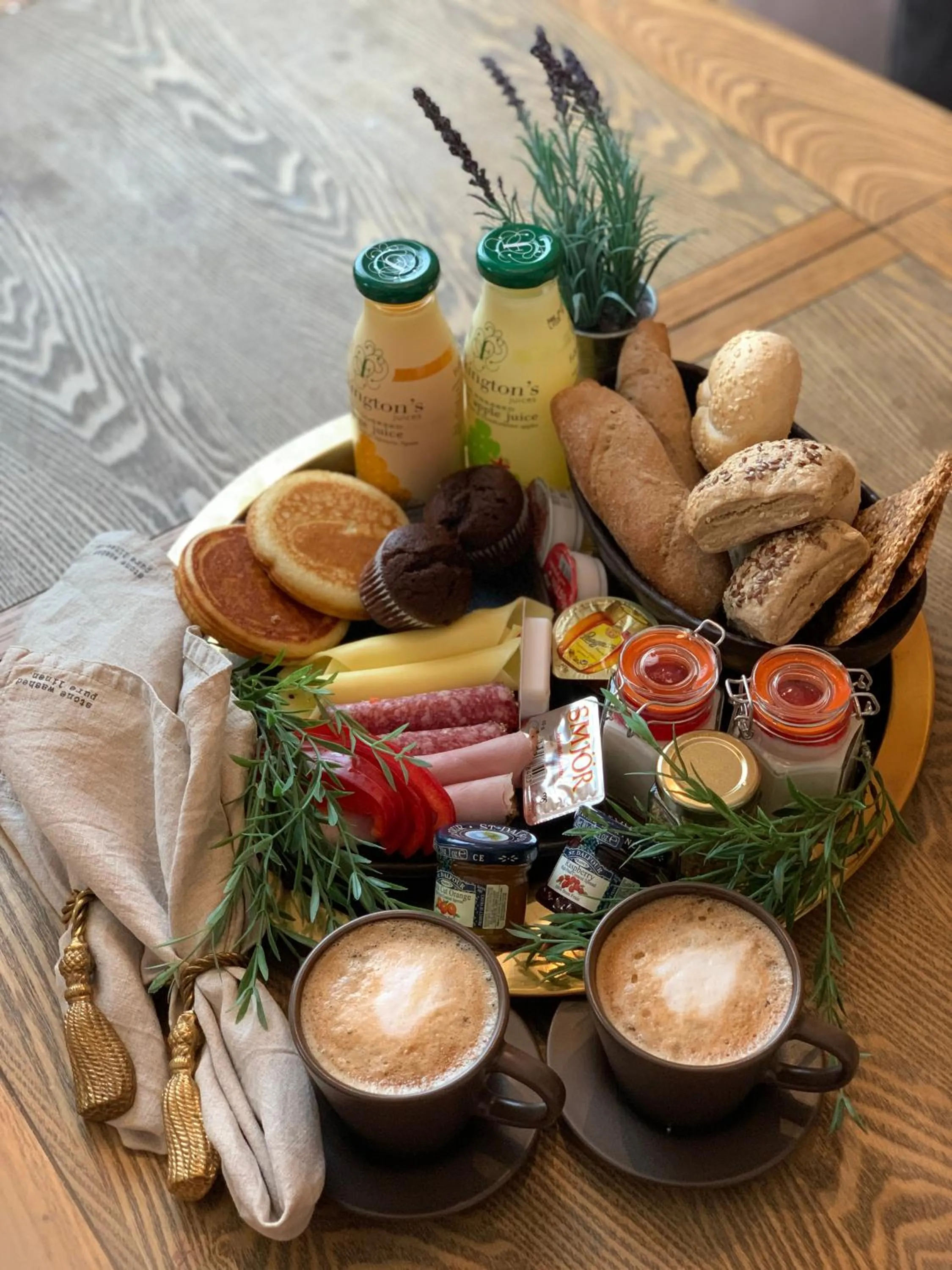 Breakfast in Seljalandsfoss Horizons