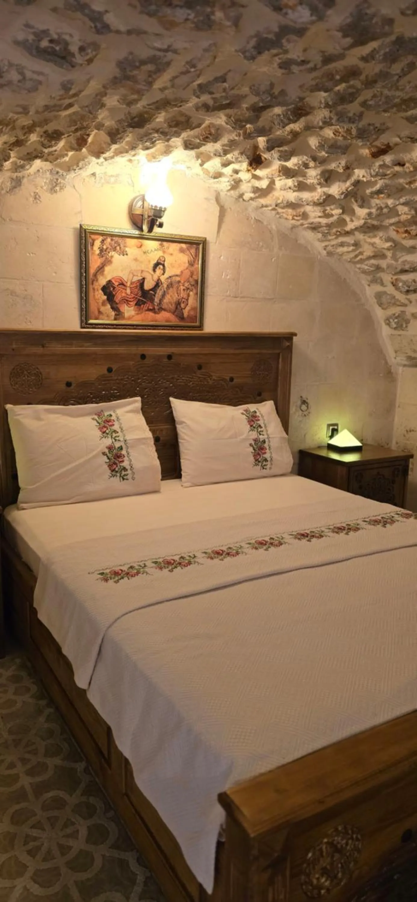 Bed in nahrin hote & art