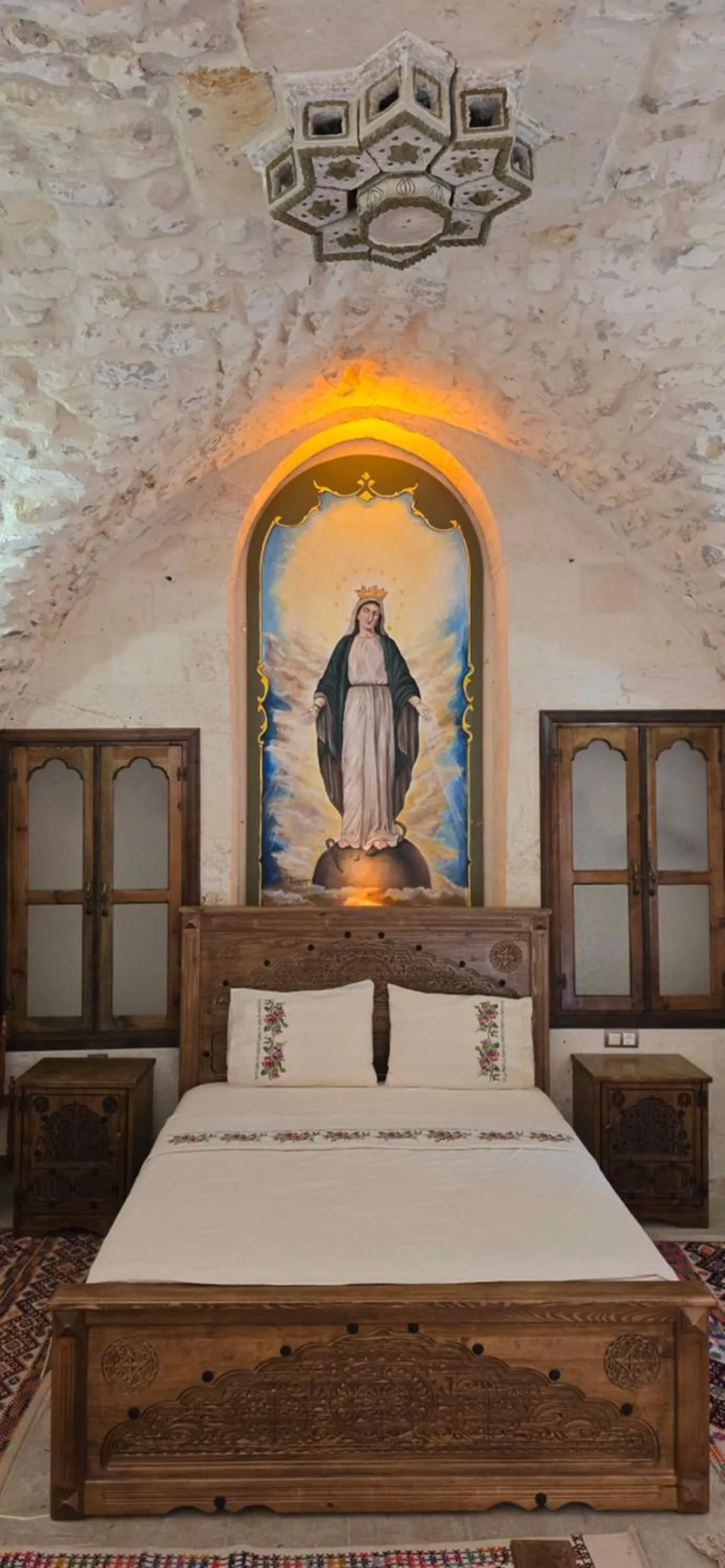 Bed in nahrin hote & art