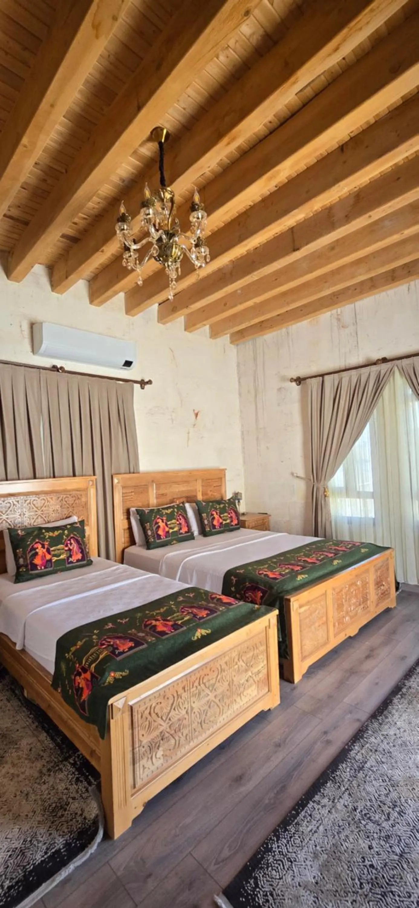 Bed in nahrin hote & art