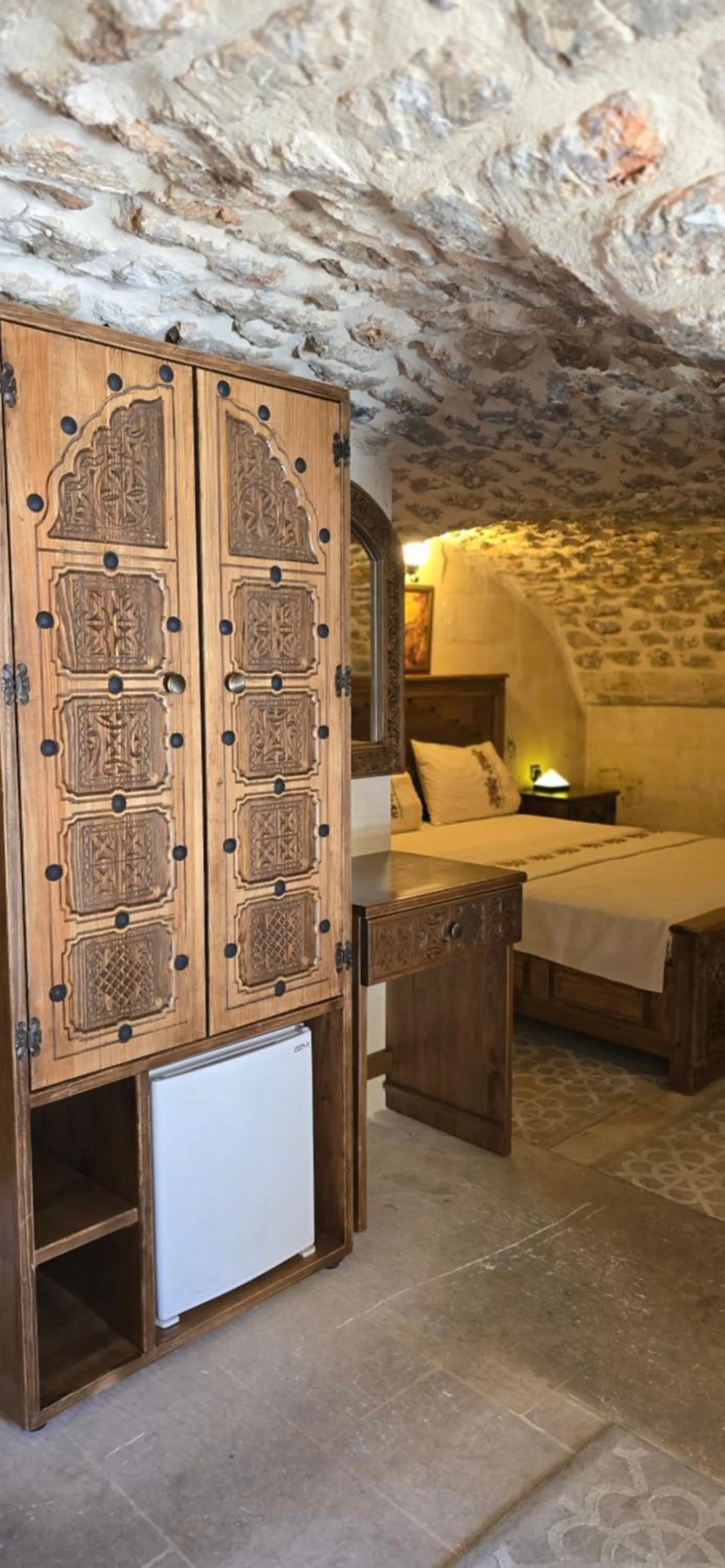 Bed in nahrin hote & art