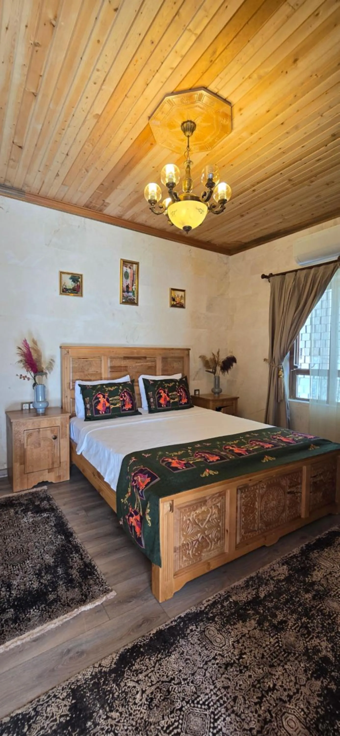 Bed in nahrin hote & art