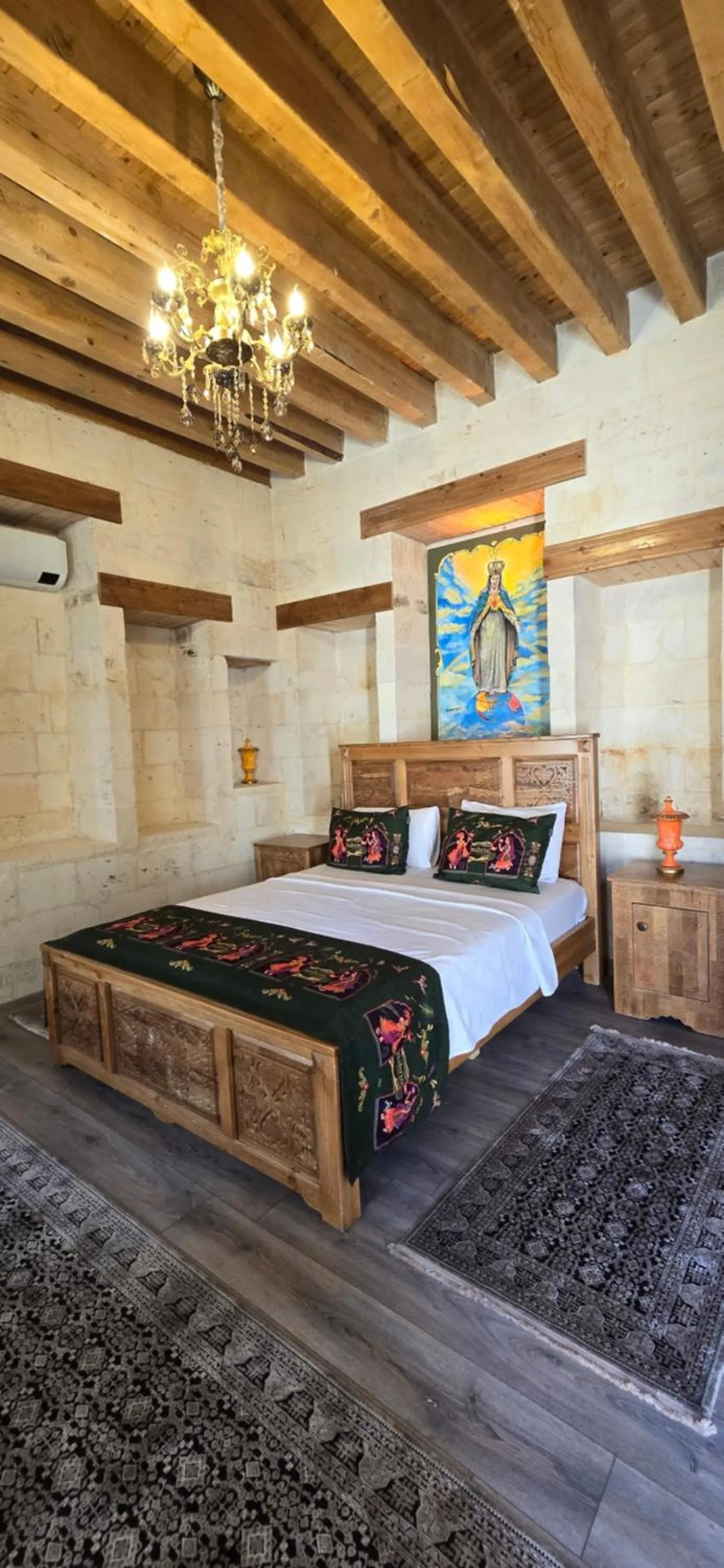 Bed in nahrin hote & art