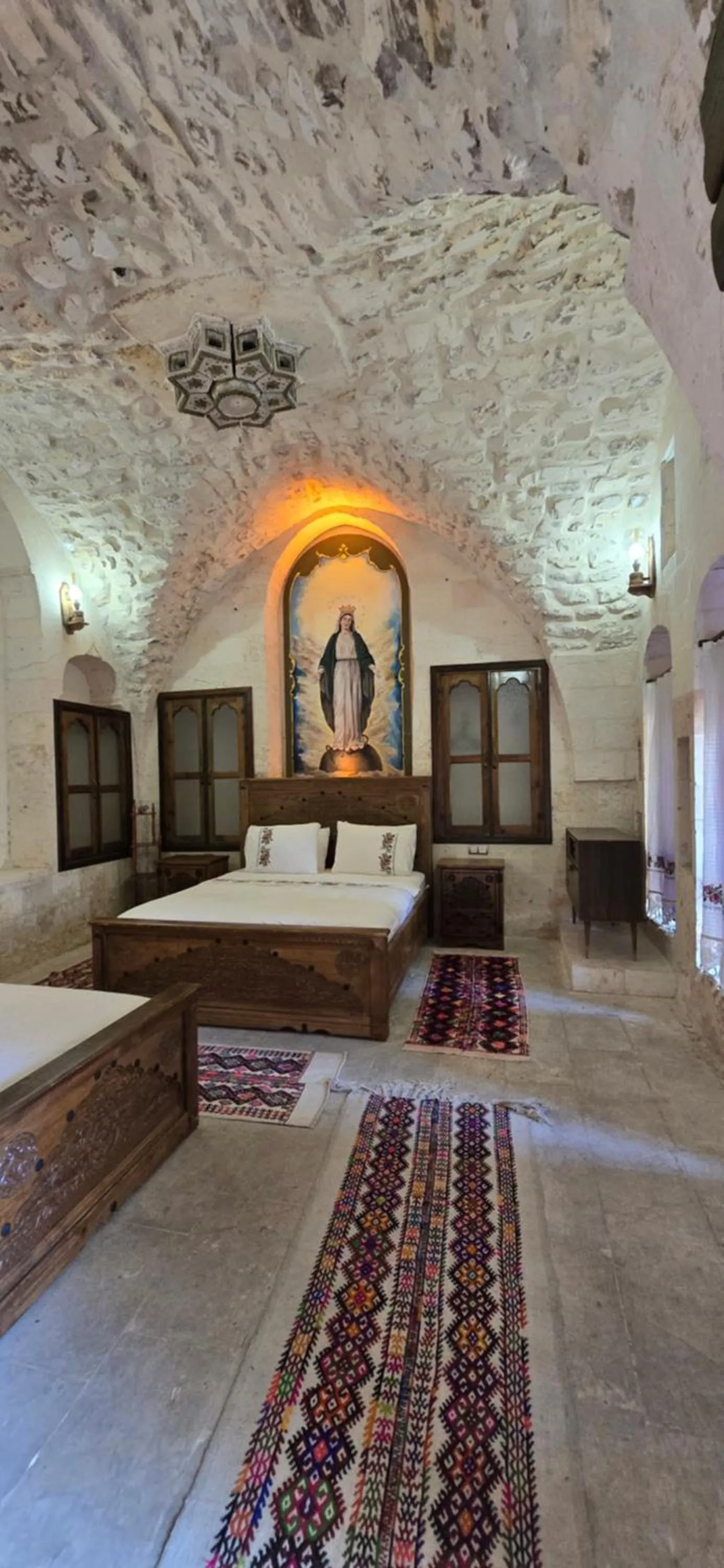 Bed in nahrin hote & art