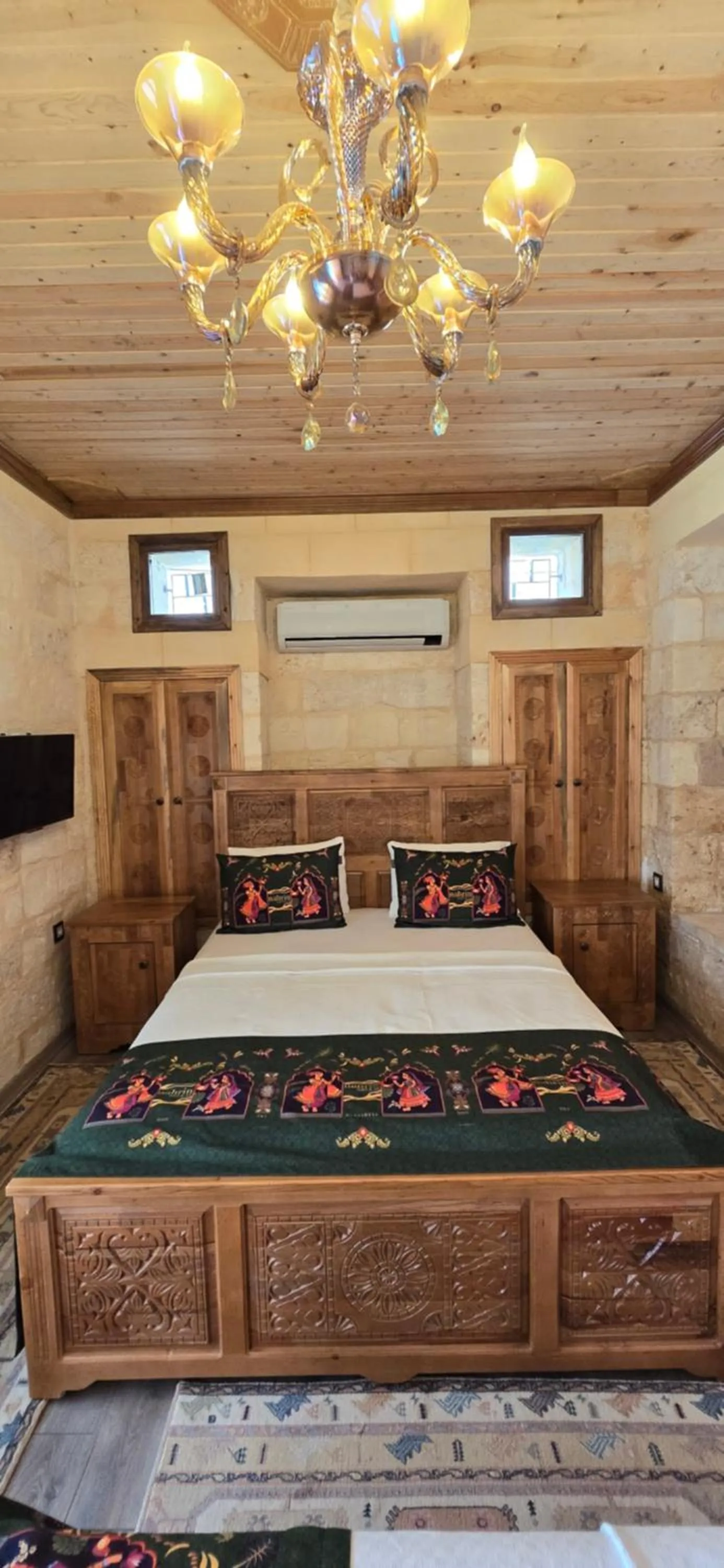 Bed in nahrin hote & art