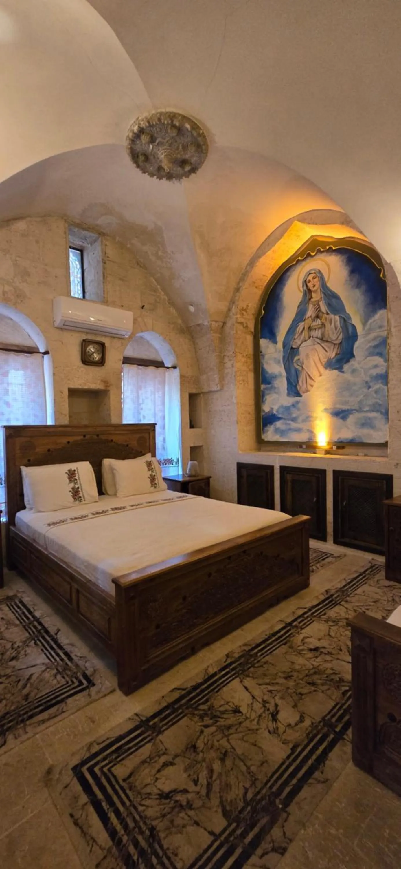 Bed in nahrin hote & art