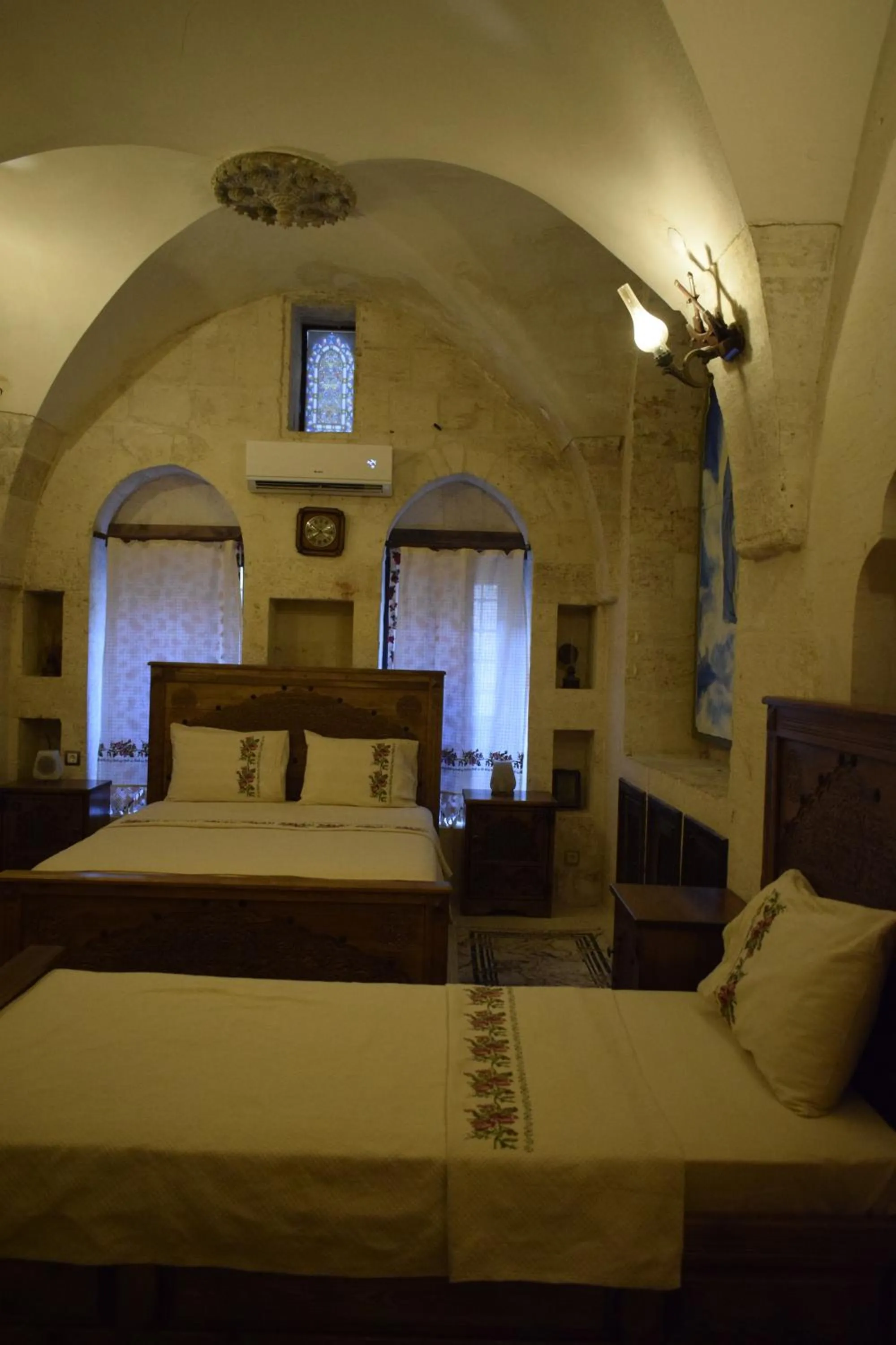 Bed in nahrin hote & art