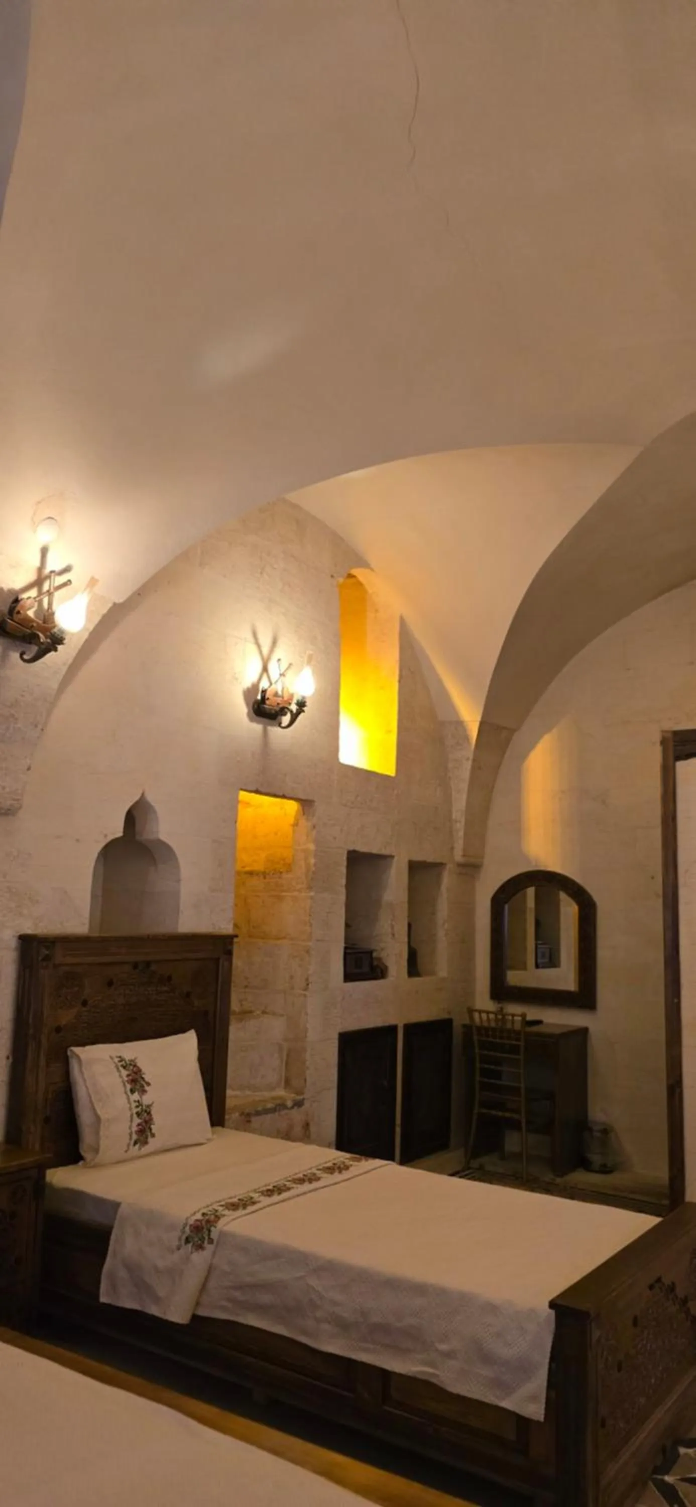 Bed in nahrin hote & art