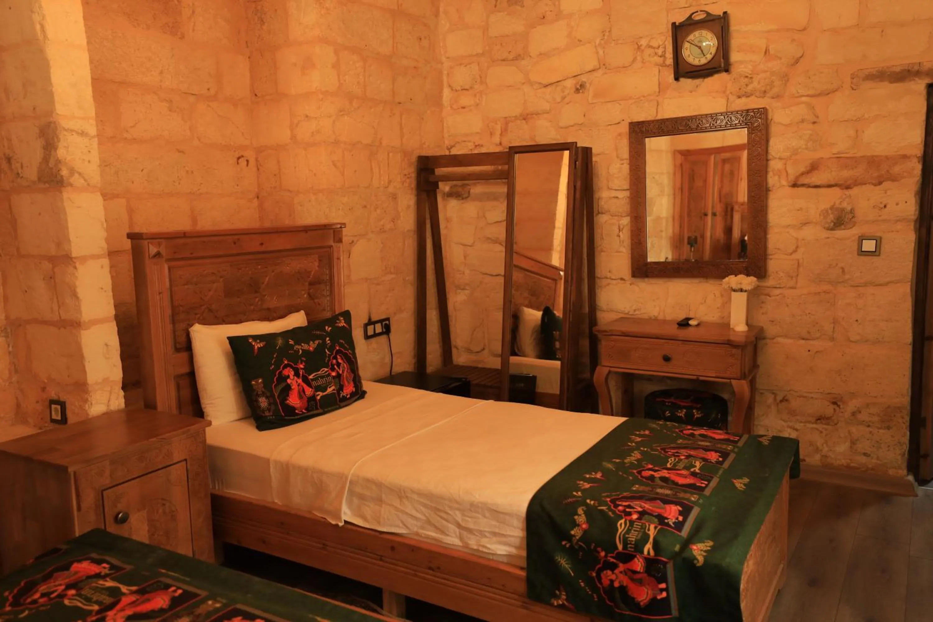 Bed in nahrin hote & art