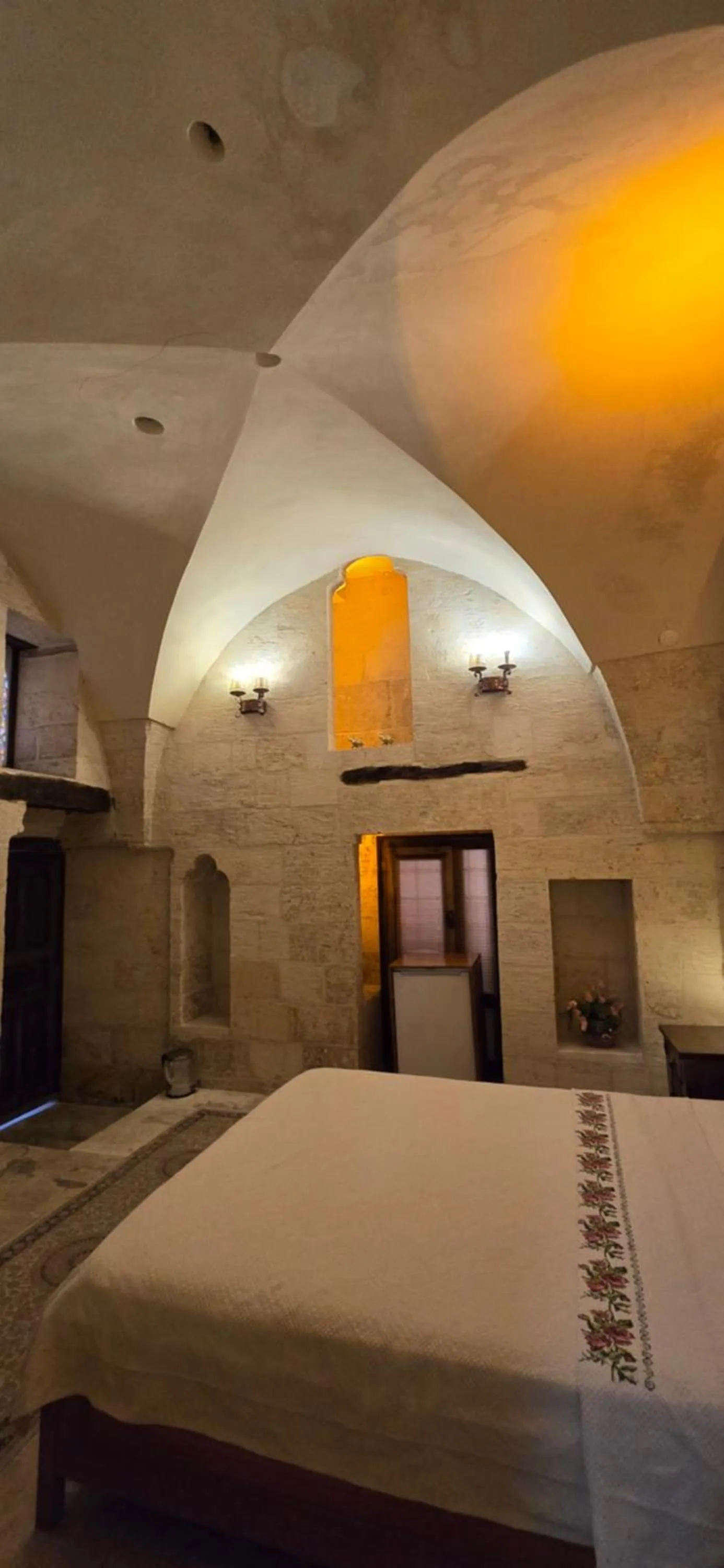 Bed in nahrin hote & art