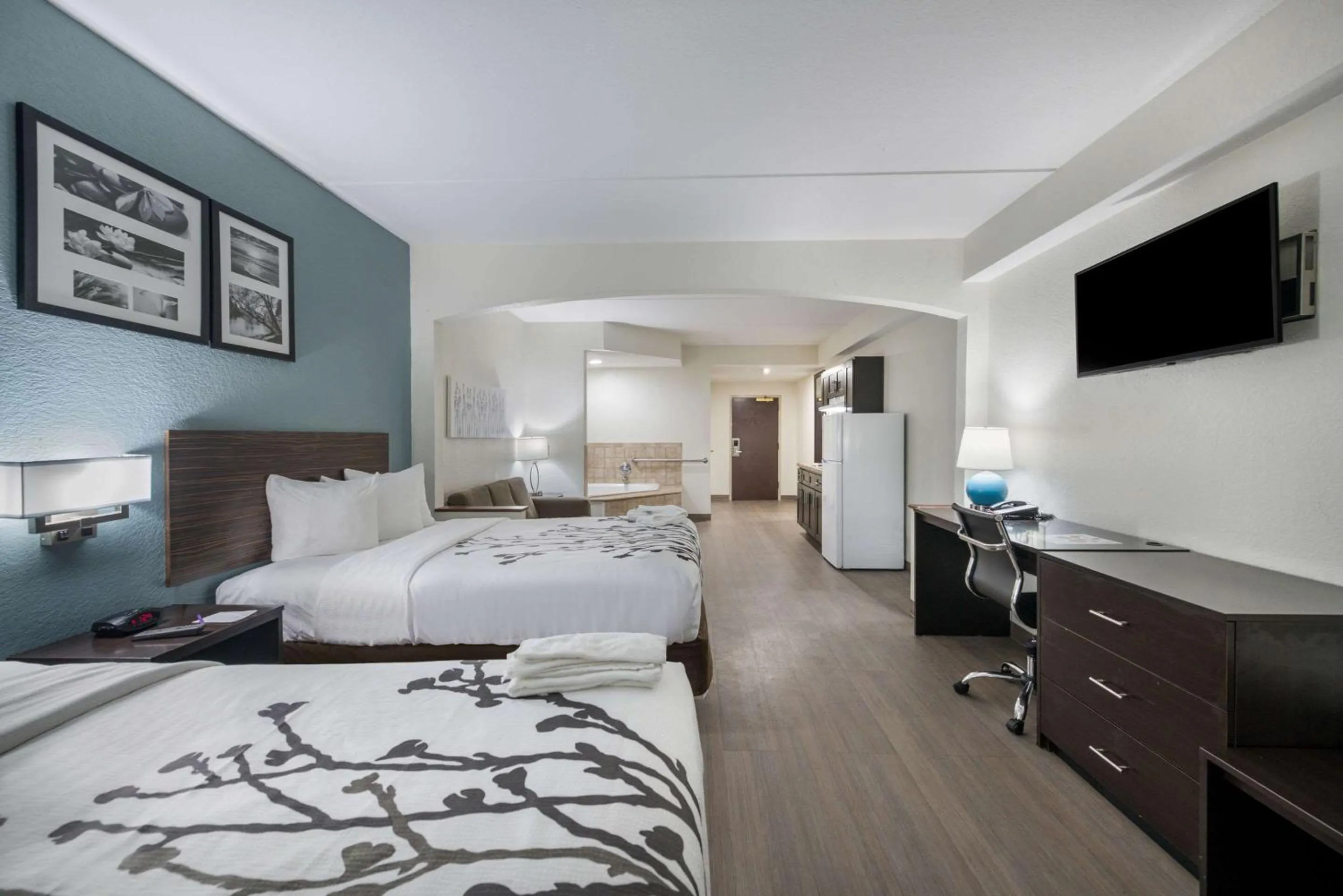 Bedroom, Bed in Sleep Inn & Suites Chesapeake - Portsmouth