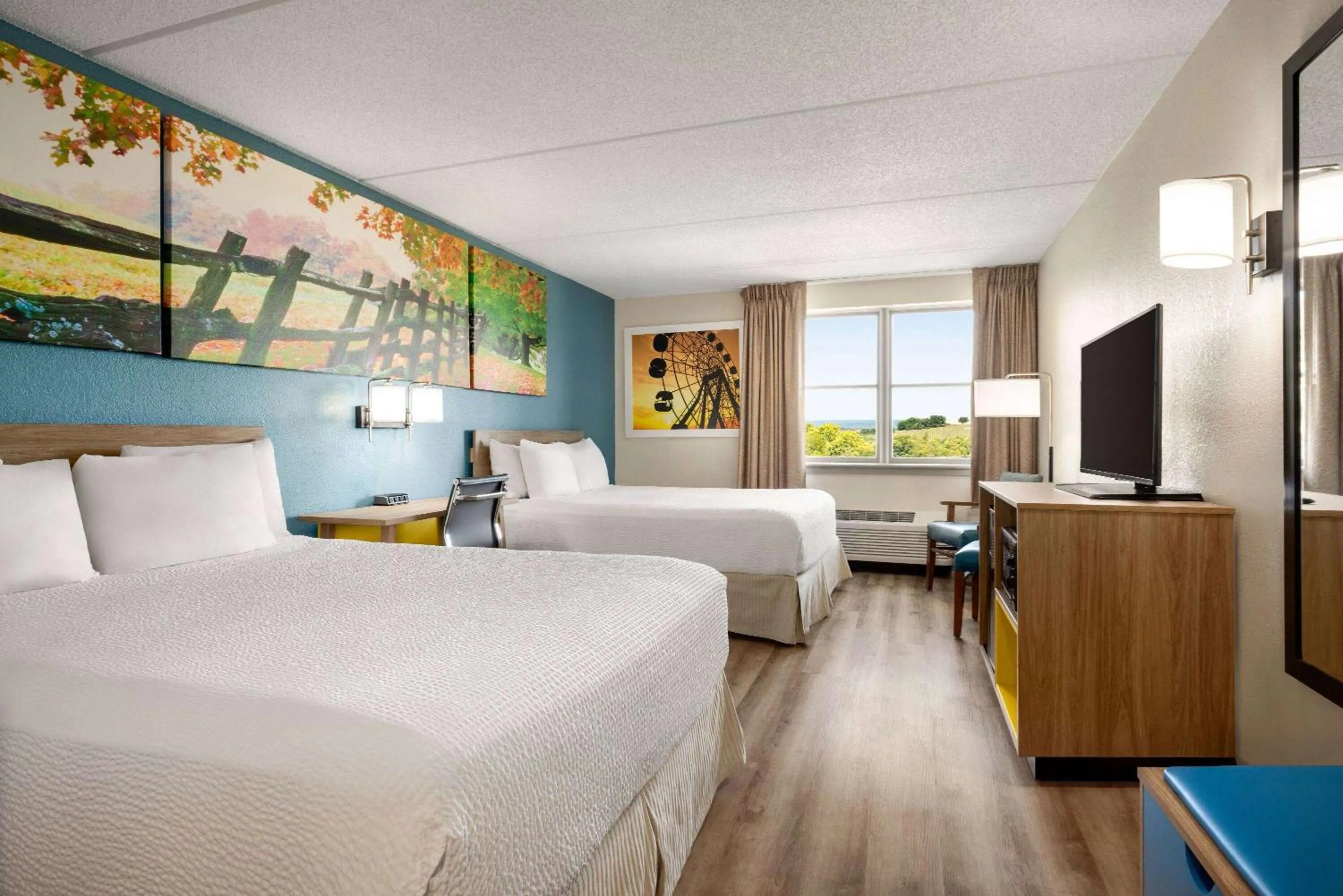 Photo of the whole room, Bed in Days Inn by Wyndham Hershey