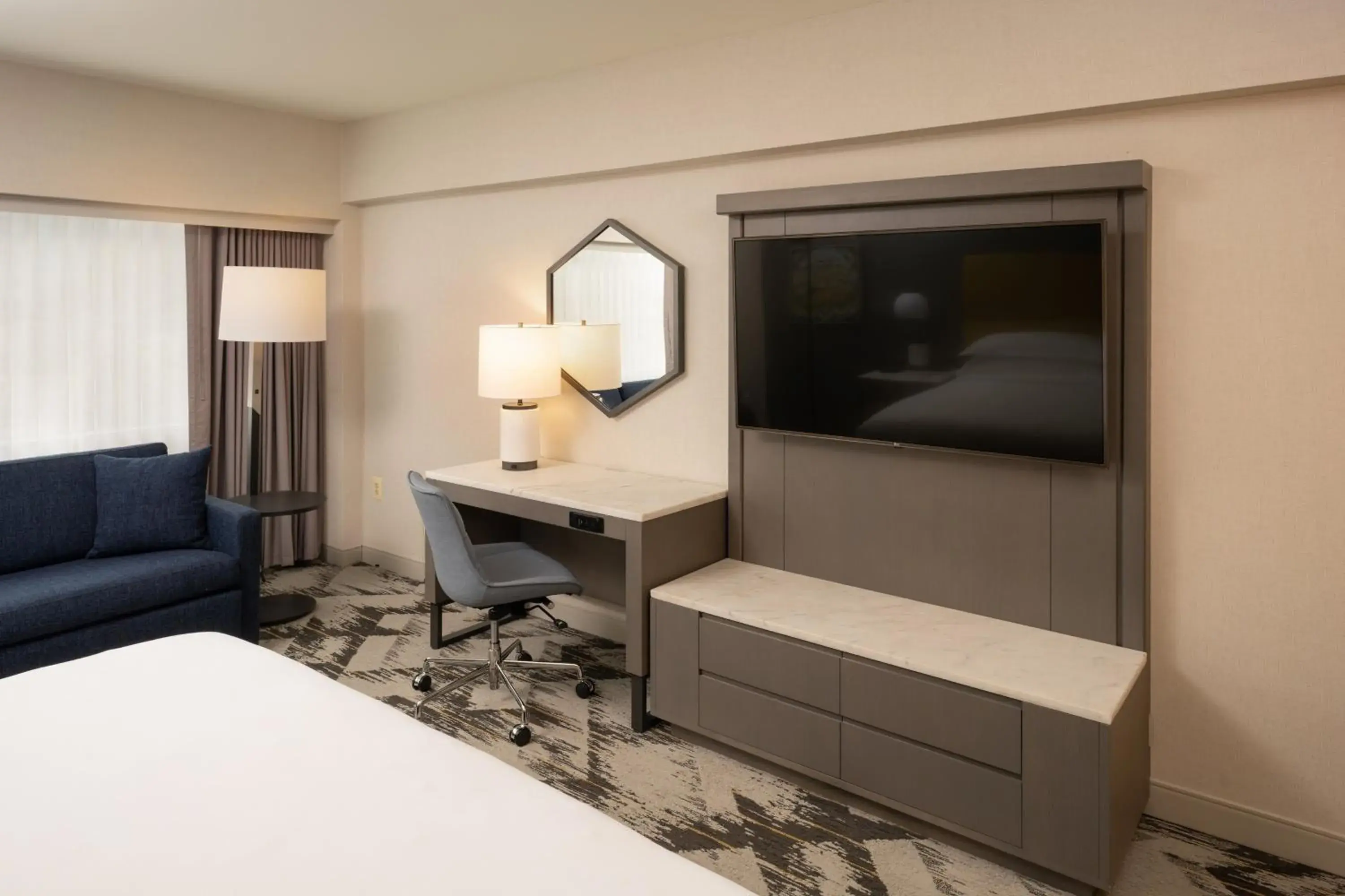 Guest room, 1 King, Sofa bed in Sheraton Detroit Novi Guest room, 1 King, Sofa bed in Sheraton Detroit Novi