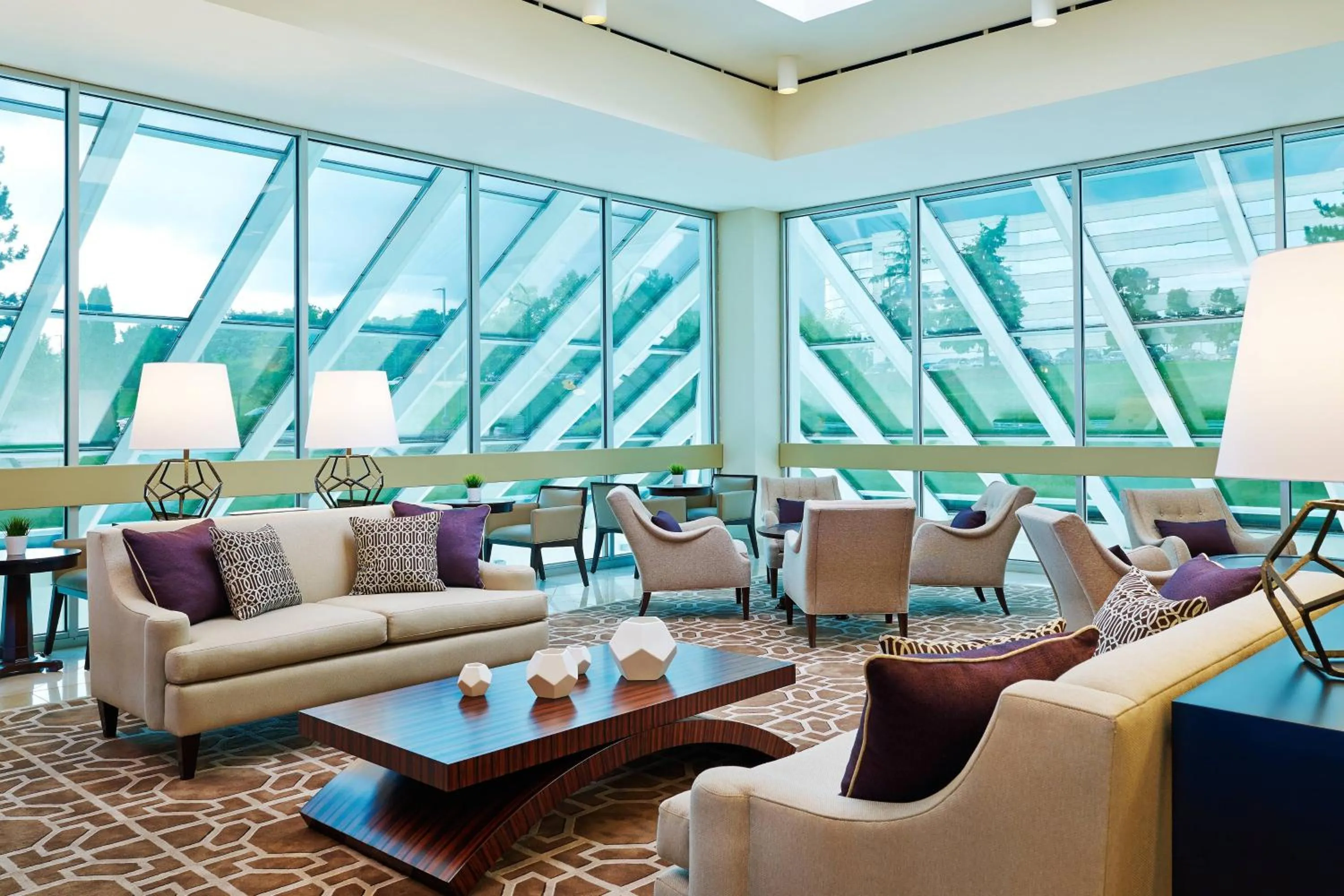 Lobby or reception in Sheraton Detroit Novi