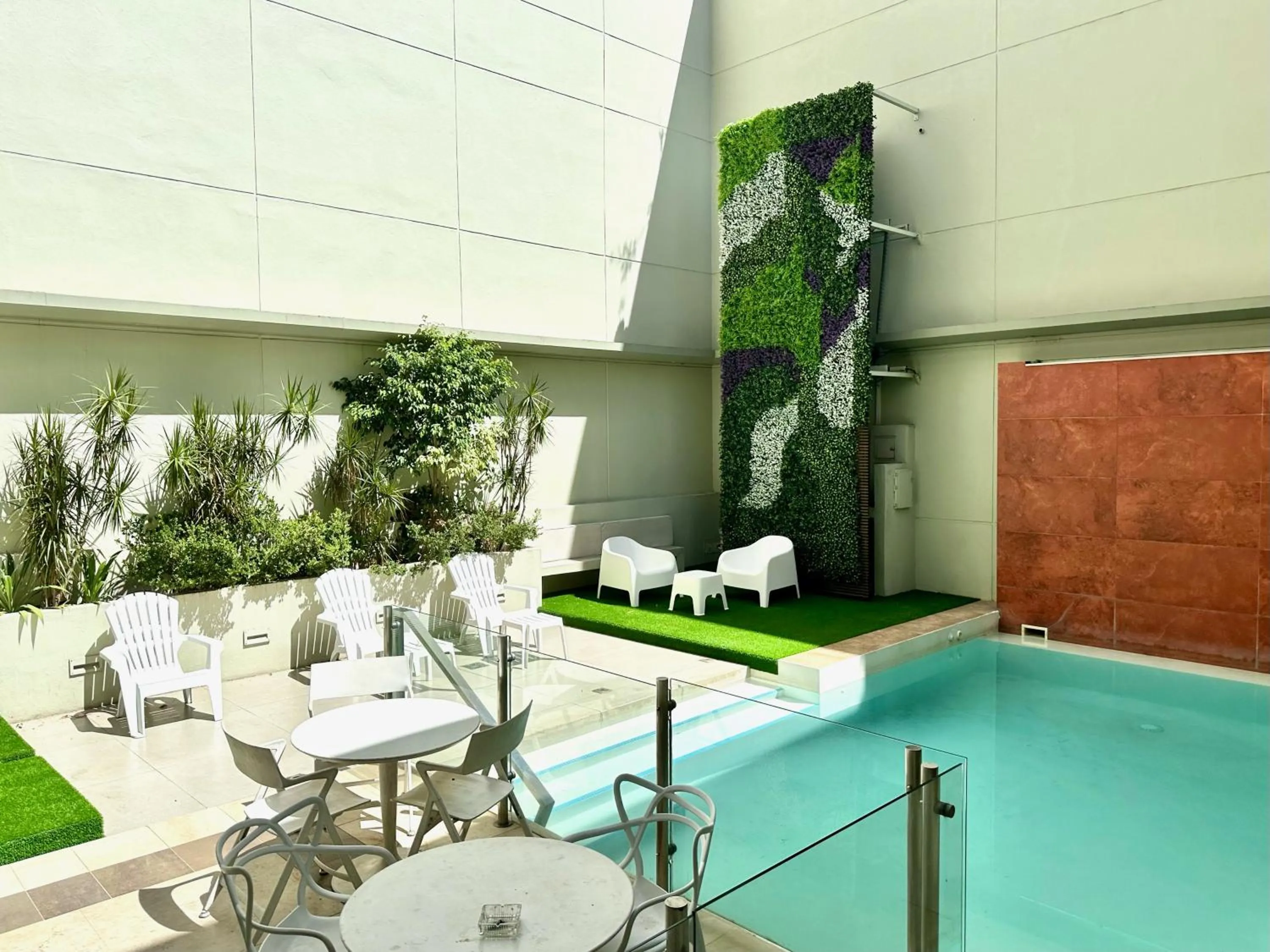 Swimming pool in Ayres Apartments Recoleta - Guido 1980