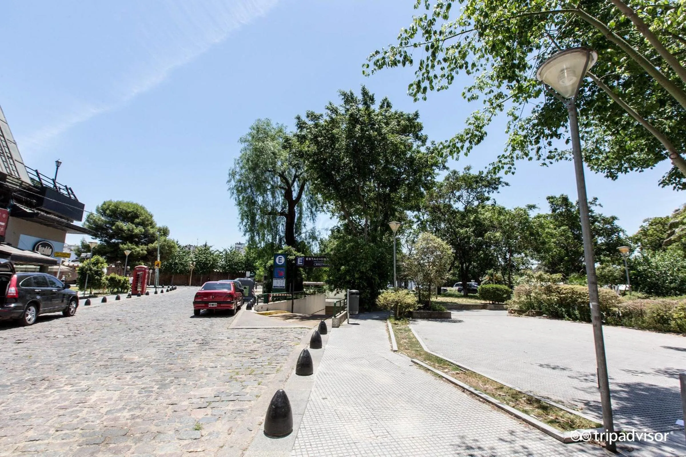 Neighbourhood in Ayres Apartments Recoleta - Guido 1980