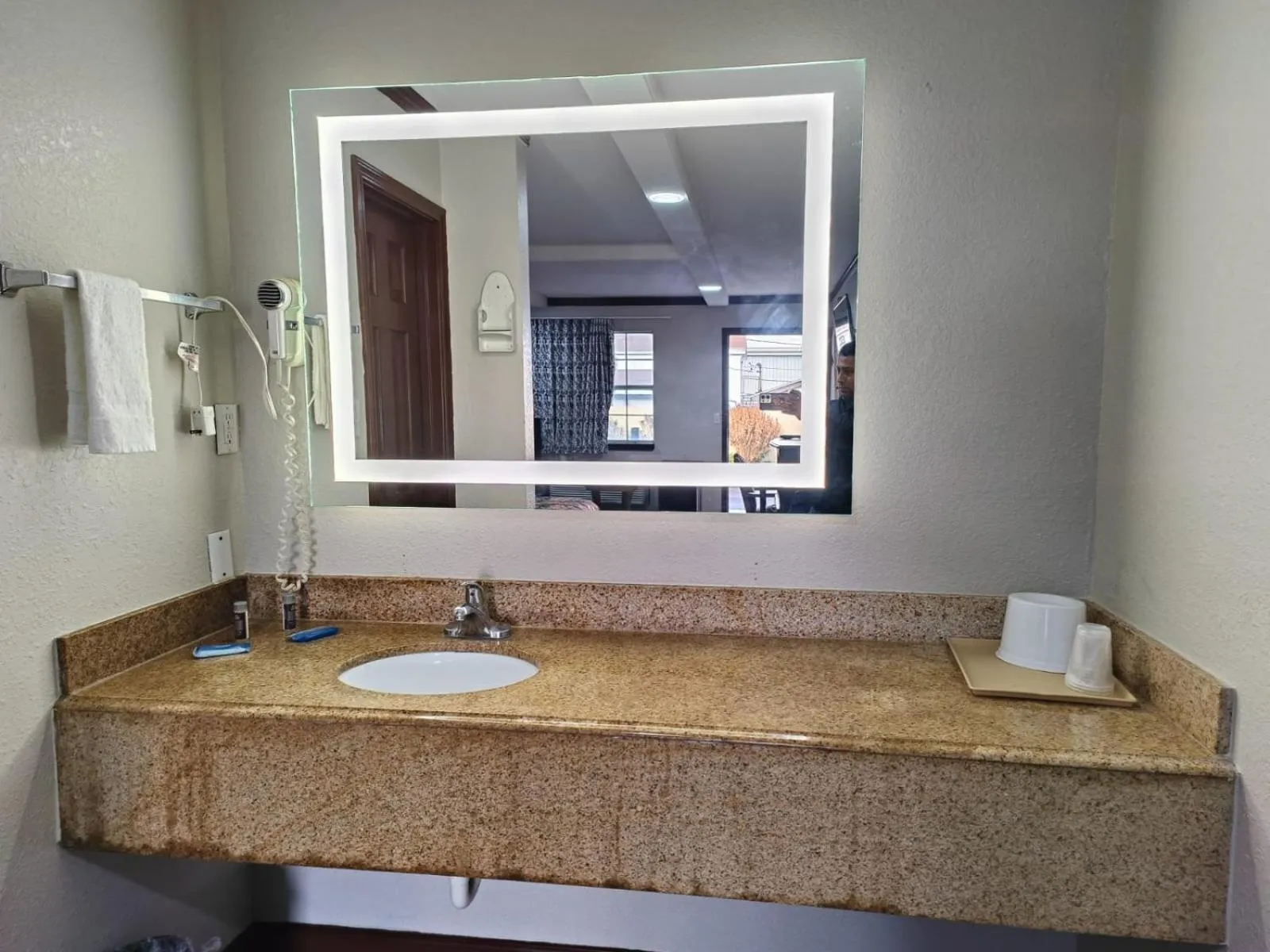 Bathroom in American Inn & Suites By Capital O Victoria US-59