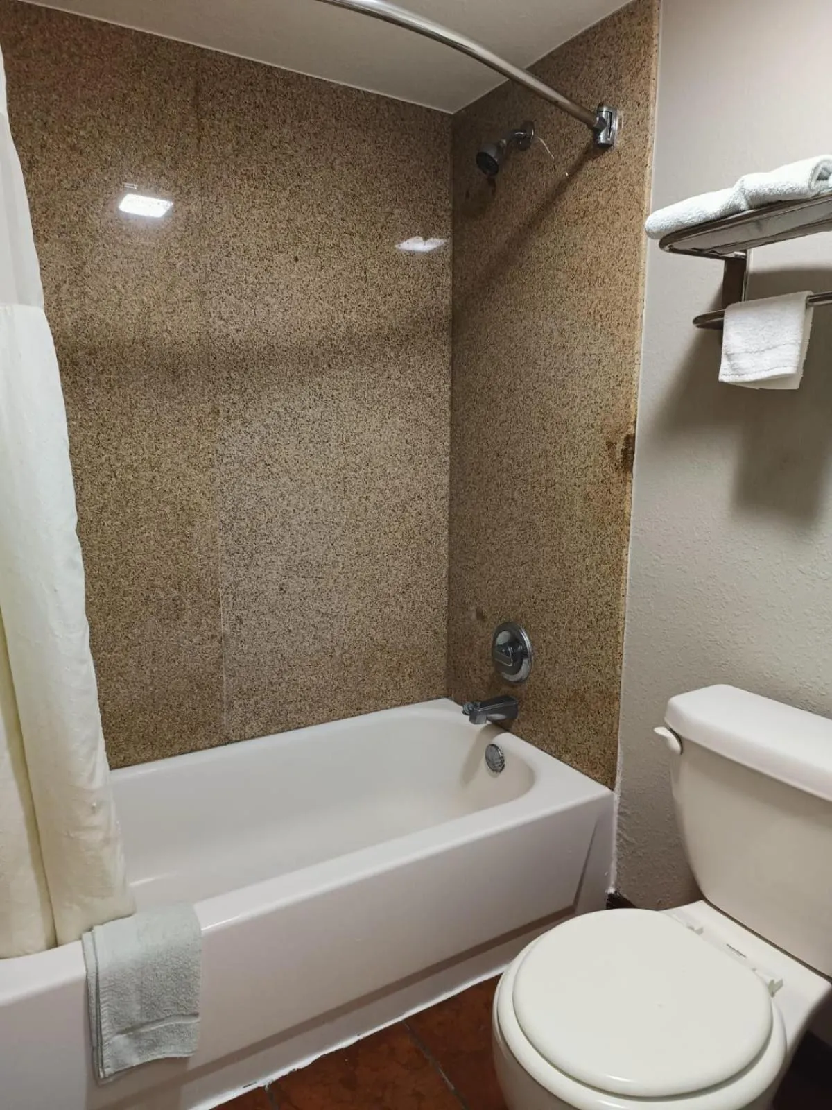 Bathroom in American Inn & Suites By Capital O Victoria US-59