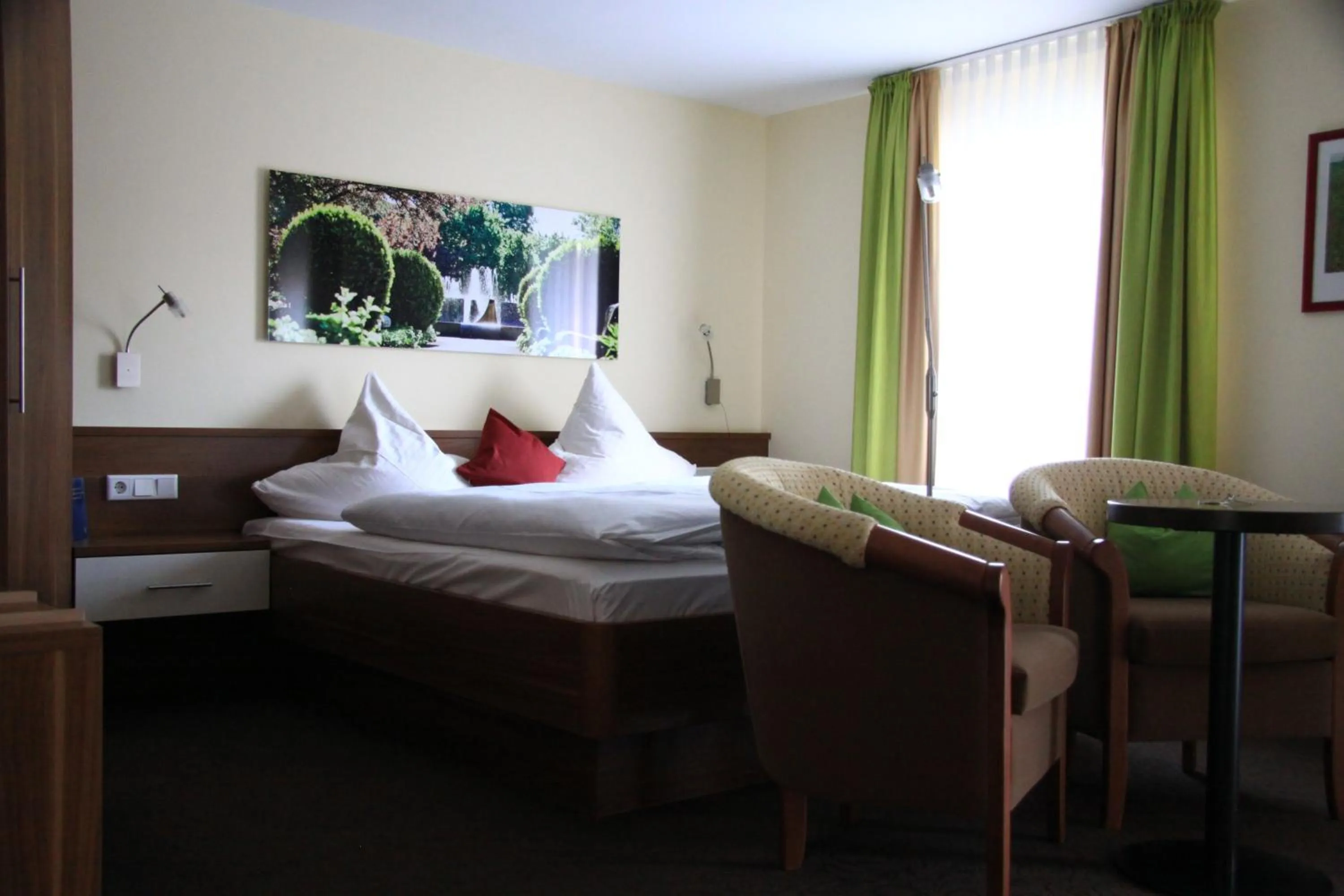 Bedroom, Bed in Hotel Garni Vier Jahreszeiten