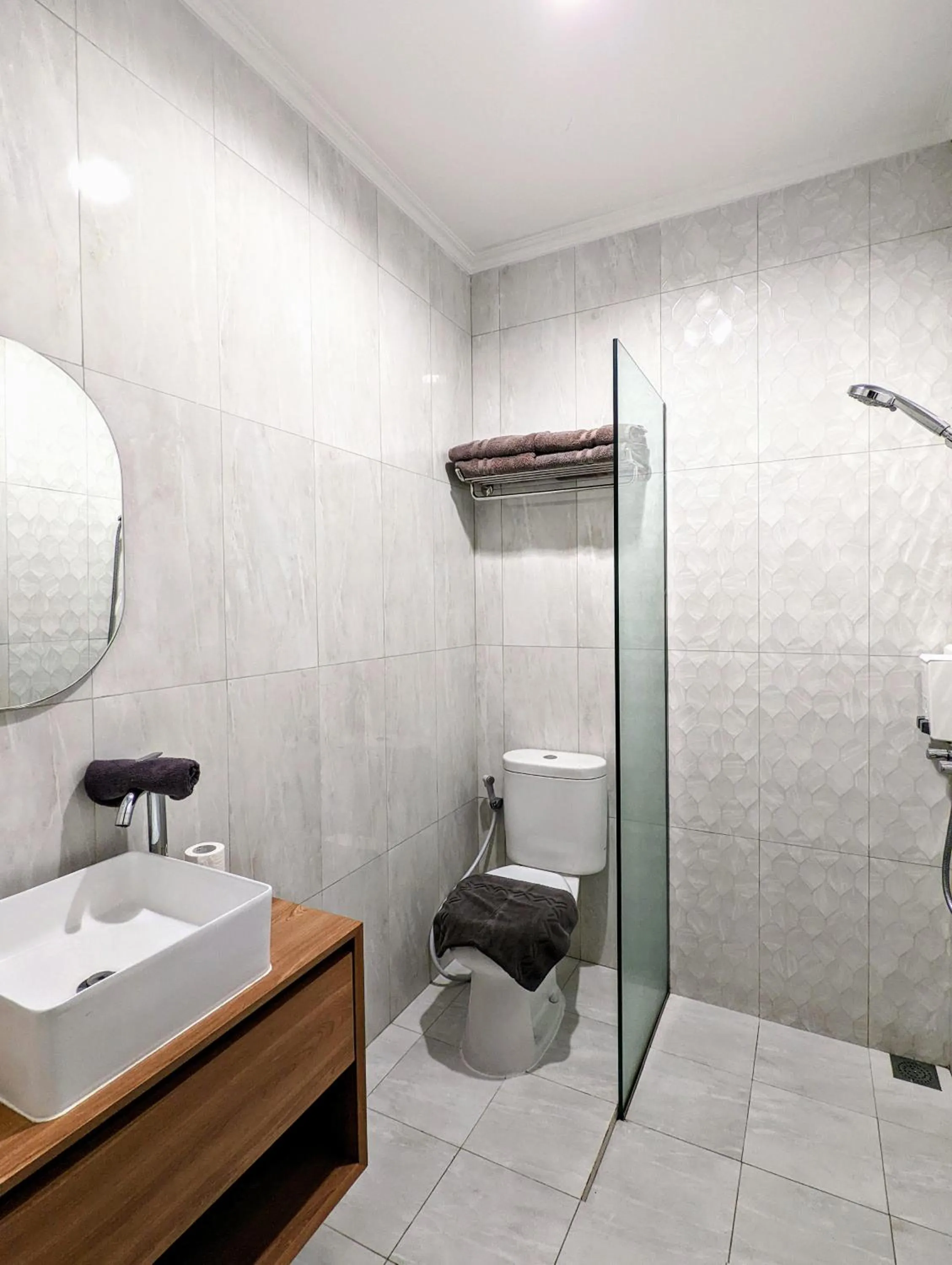 Shower in Cottonwood Boutique Heritage Otten