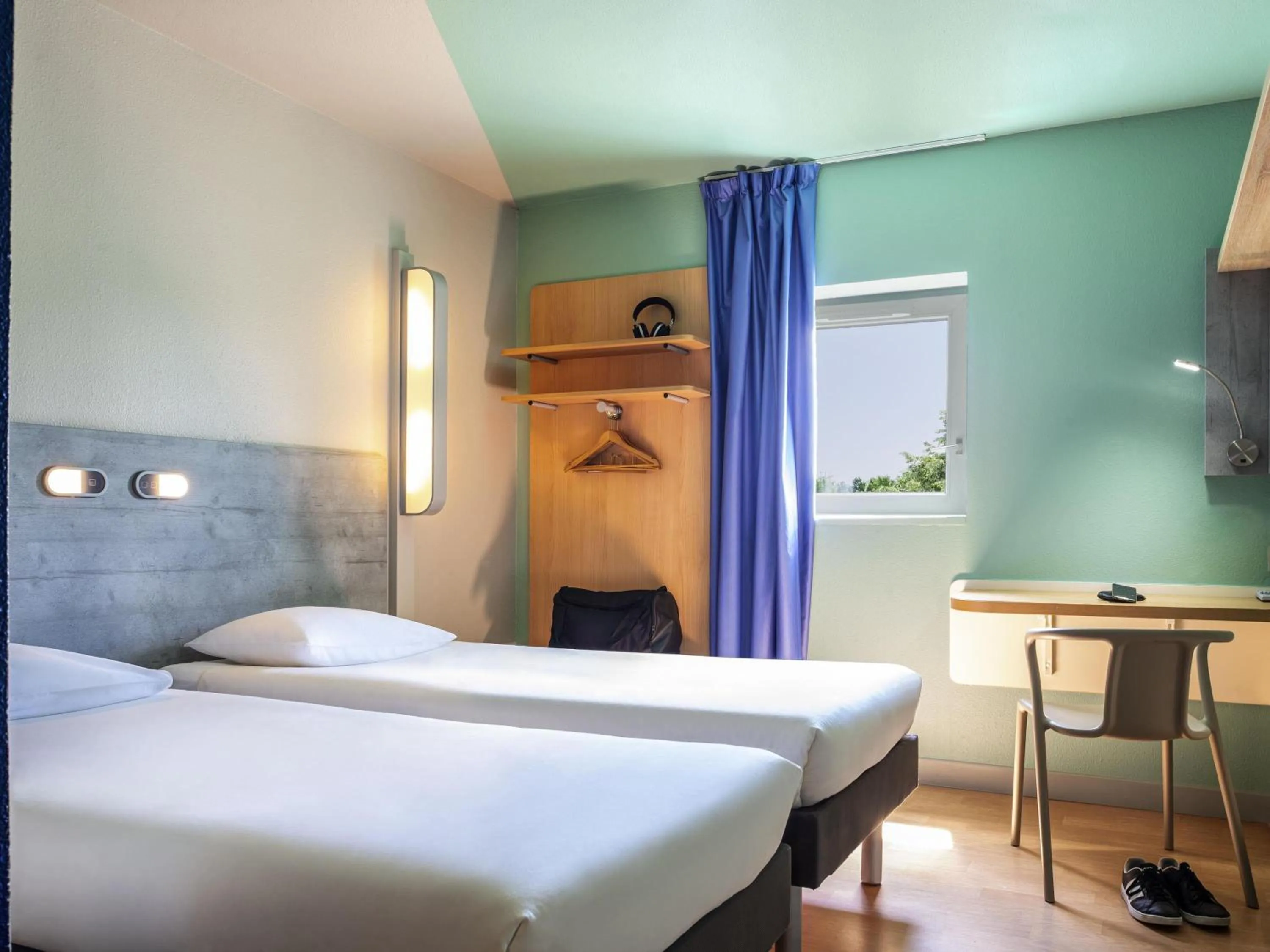 Bedroom, Bed in ibis budget Grigny Centre