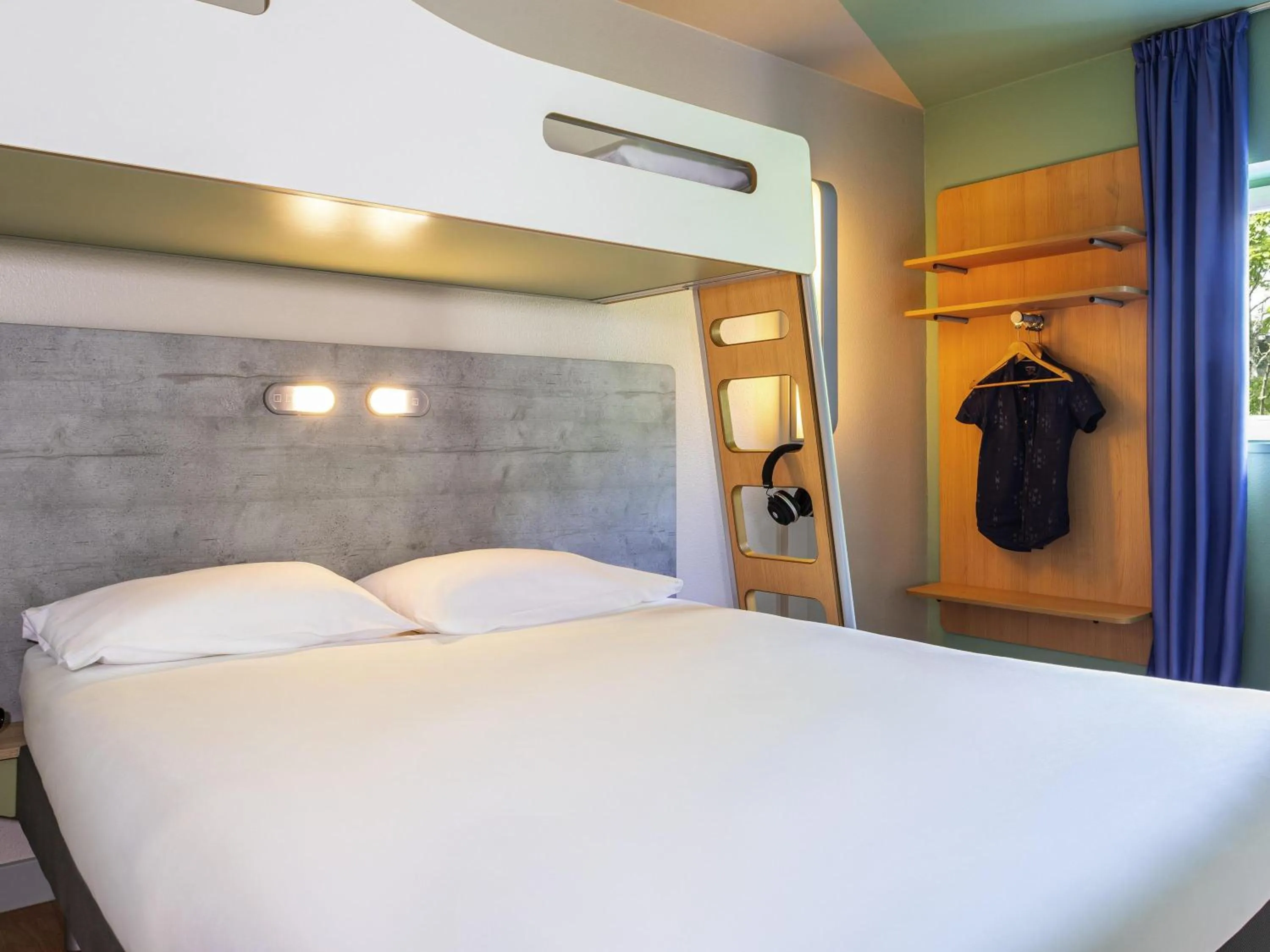 Bedroom, Bed in ibis budget Grigny Centre
