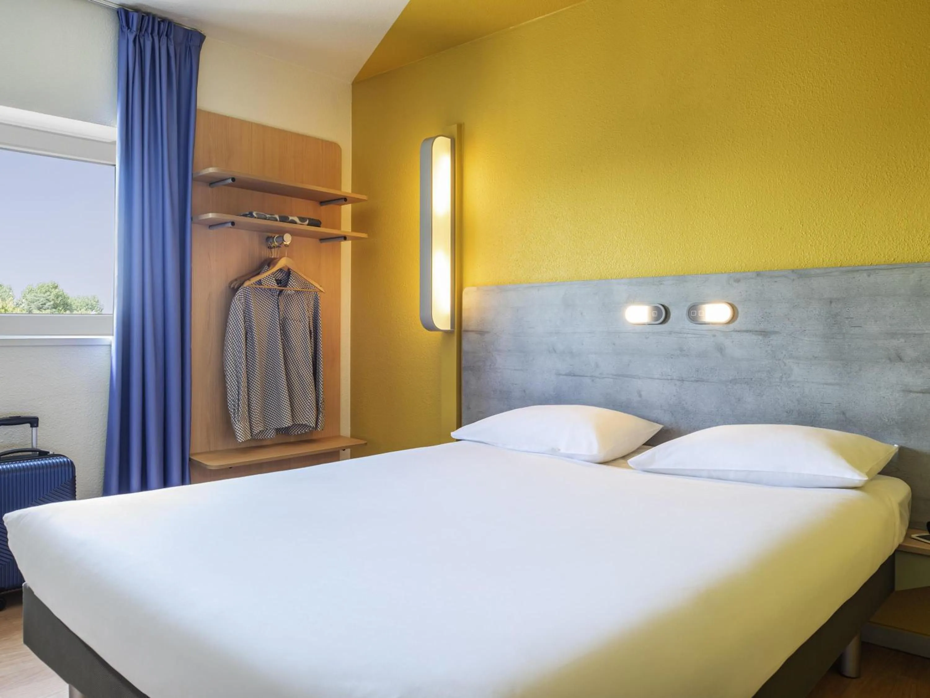 Bedroom, Bed in ibis budget Grigny Centre