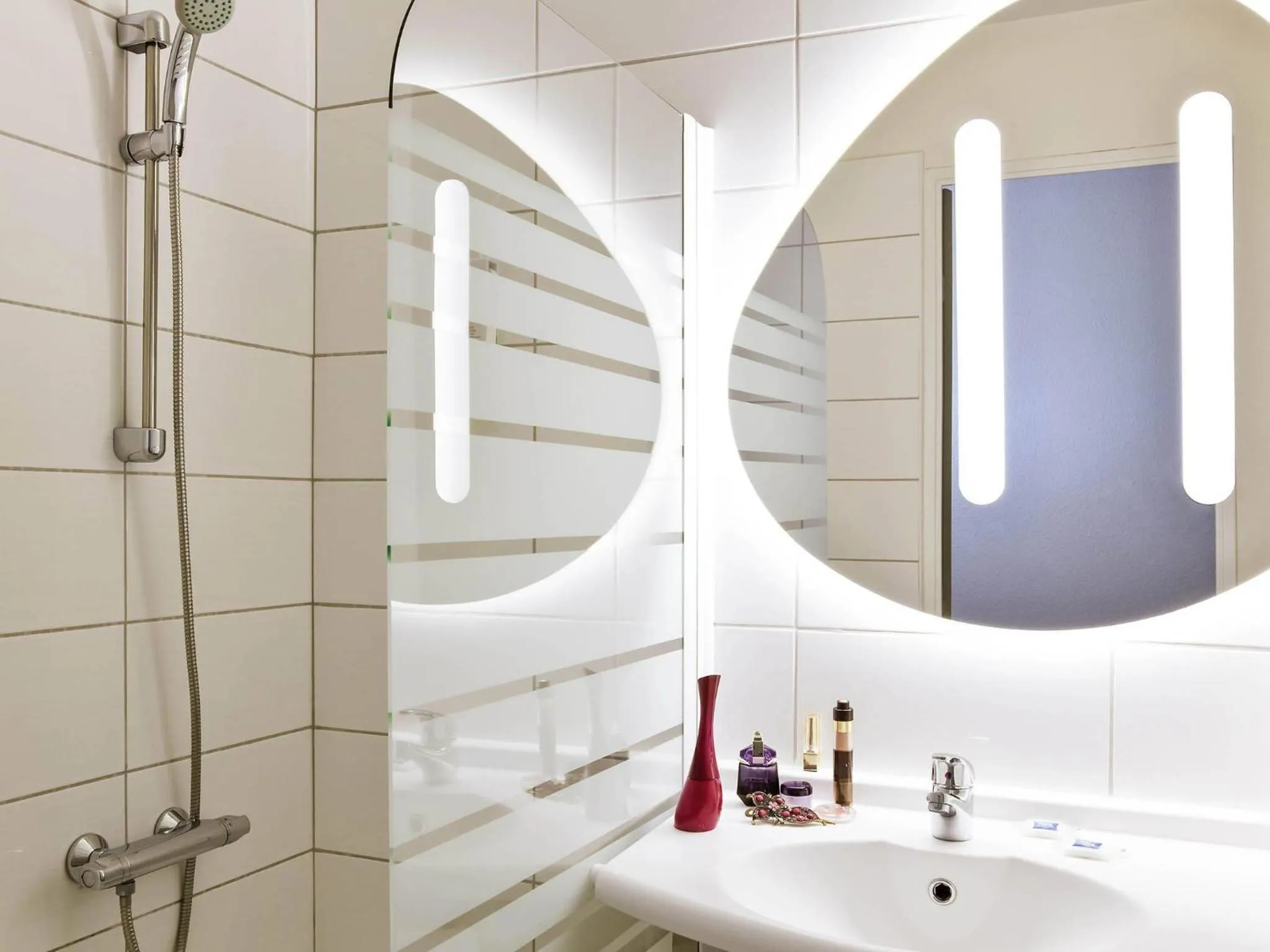 Bedroom in ibis budget Grigny Centre