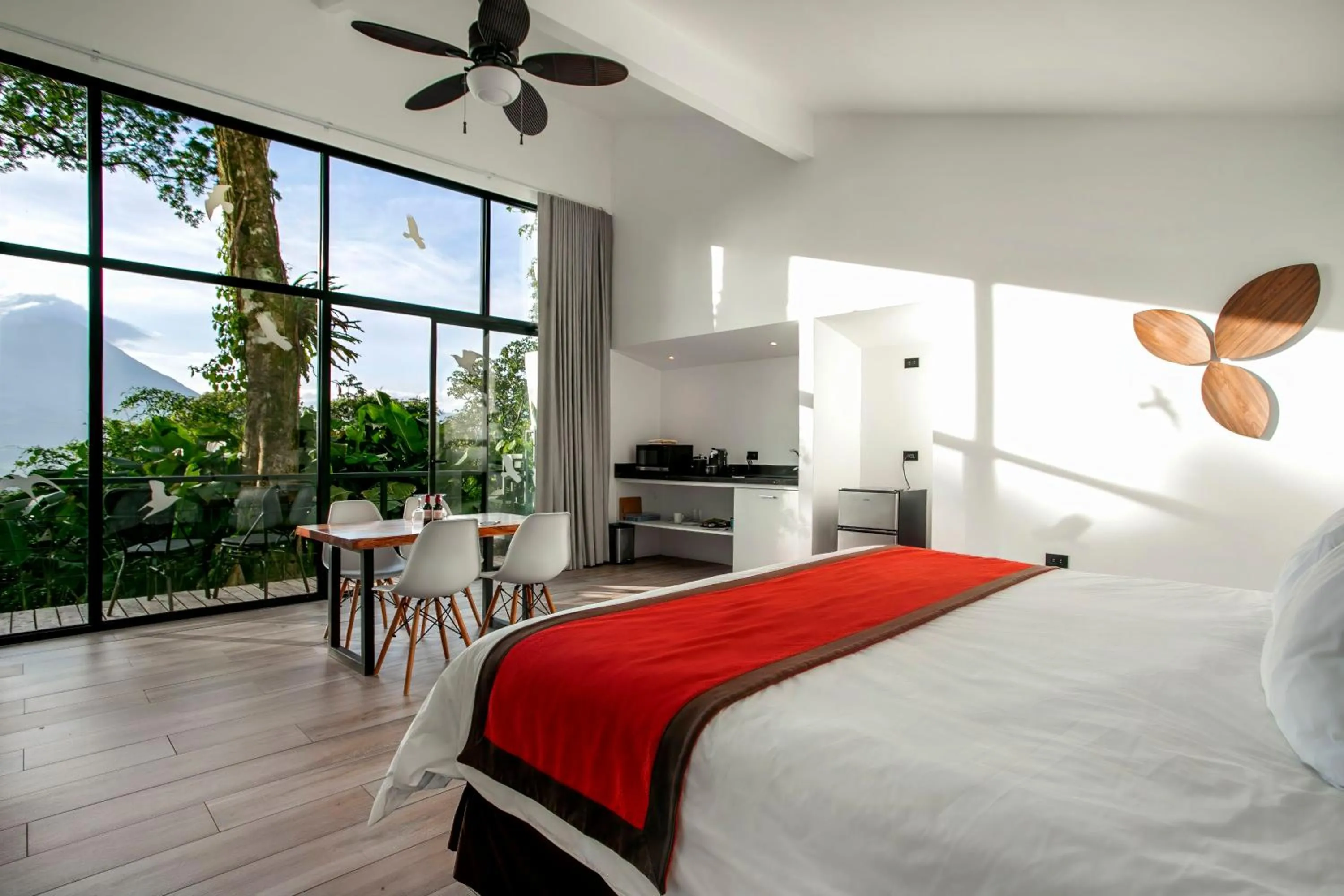 Photo of the whole room, Bed in Sangregado Lodge