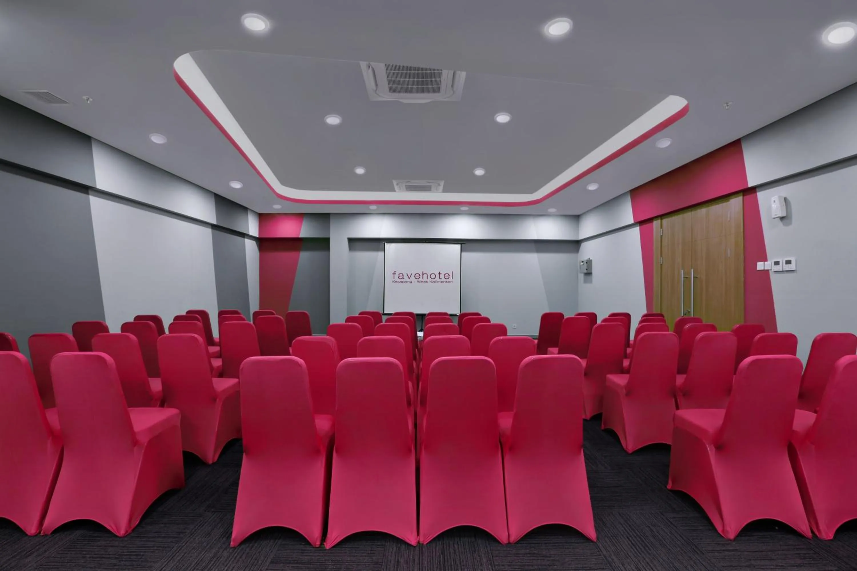 Meeting/conference room in favehotel Ketapang