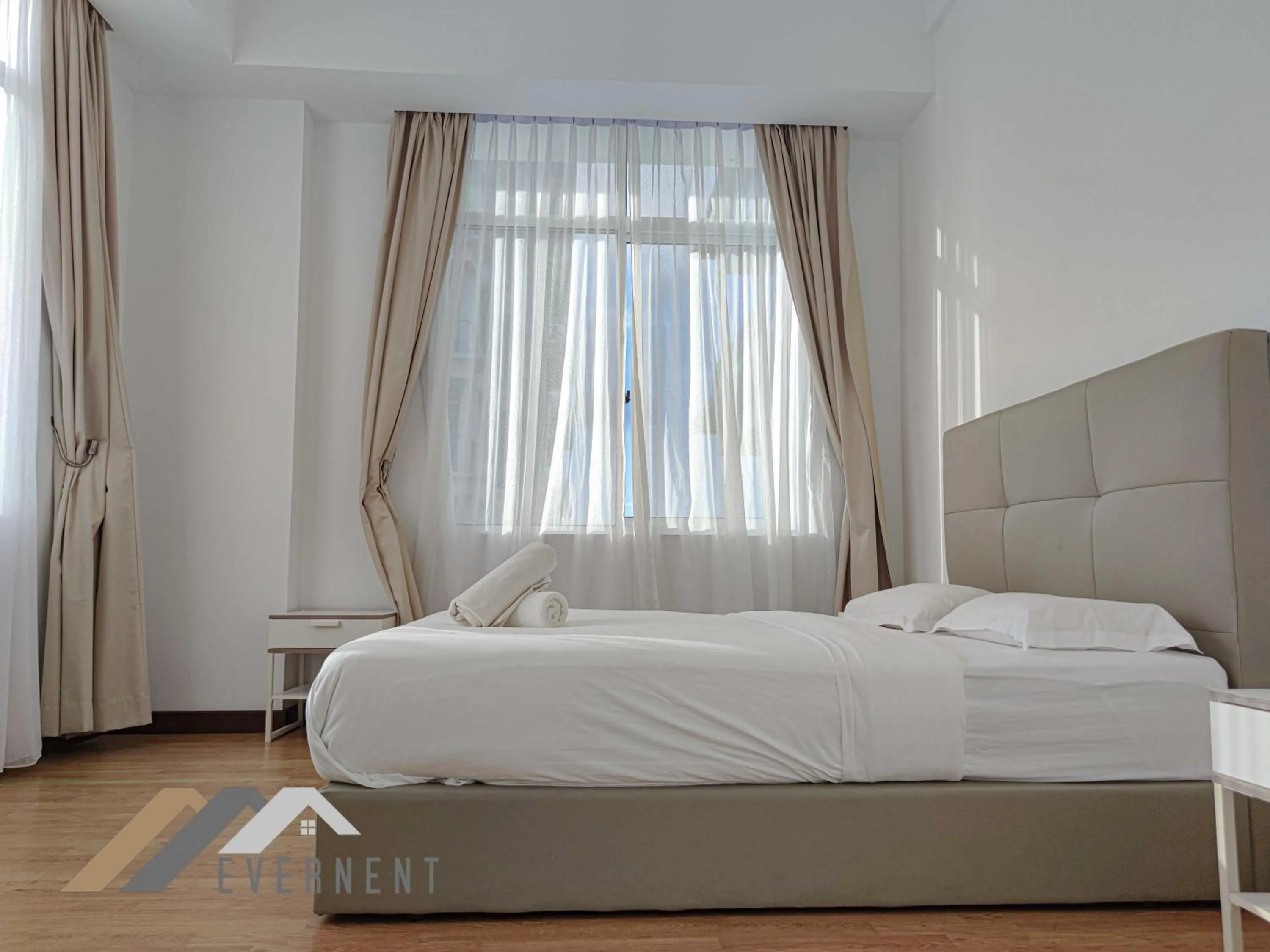 Bedroom, Bed in Bay Resort by Evernent