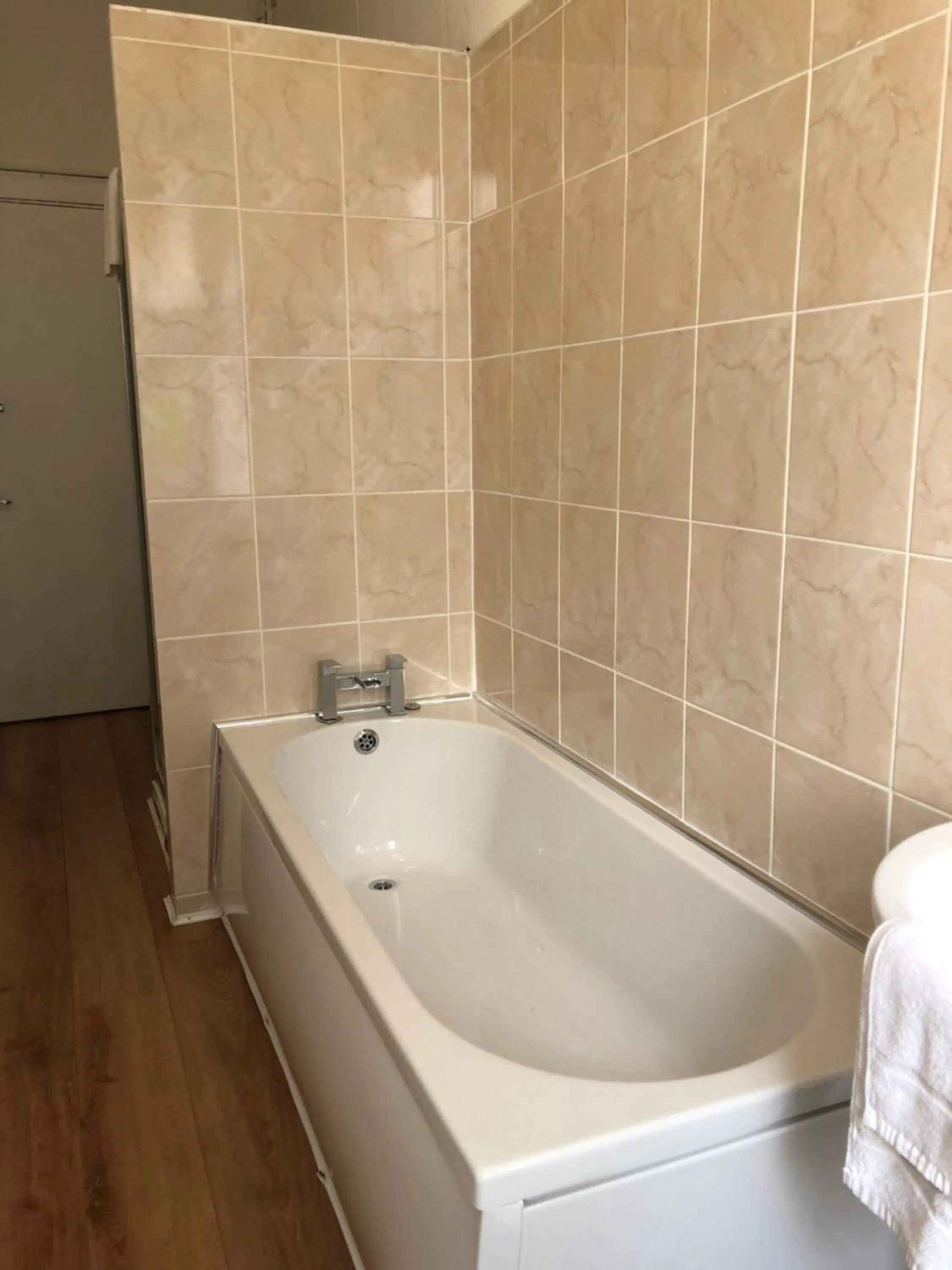 Bathroom in Renfrew rooms at City Centre