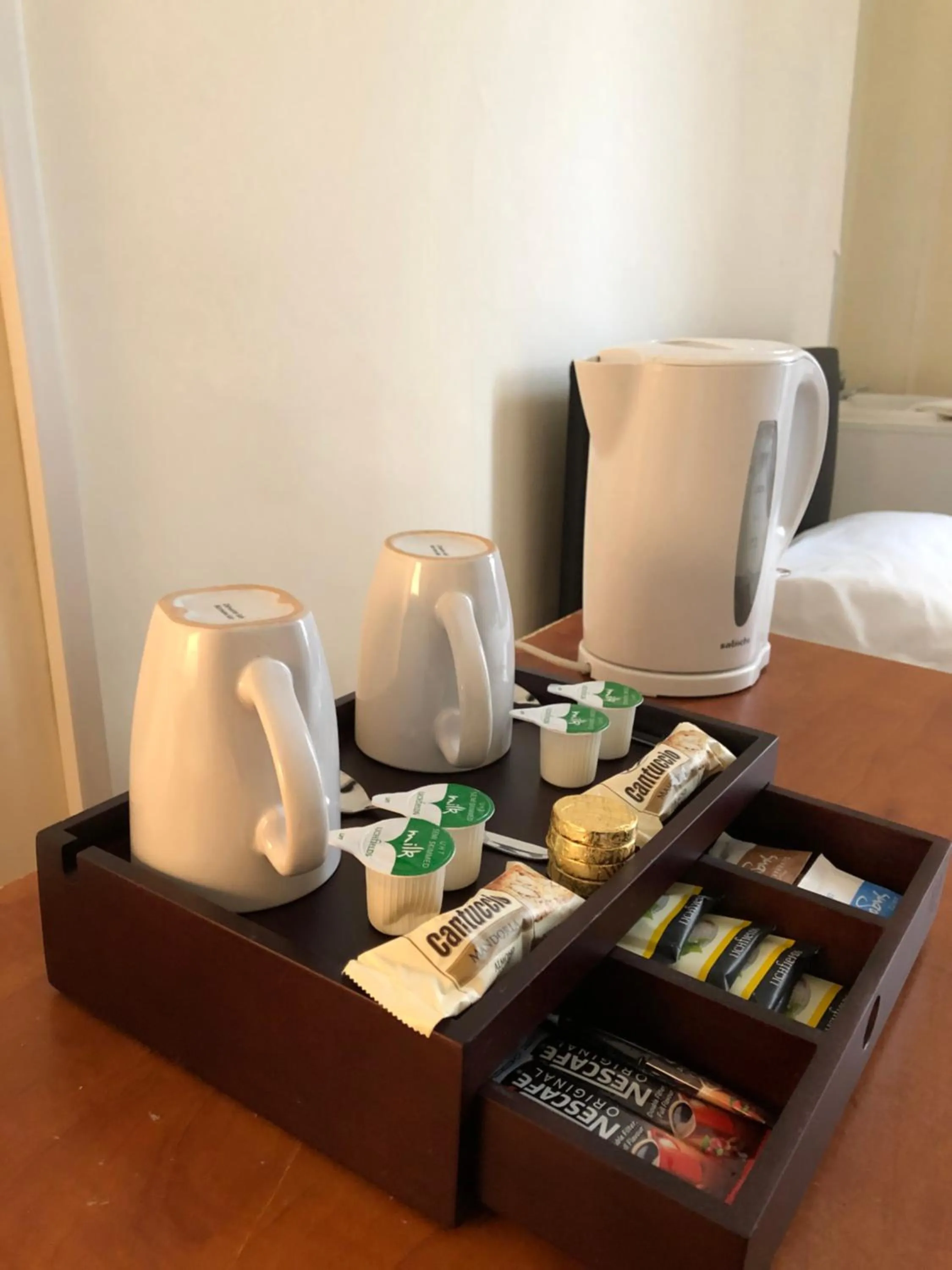 Coffee/Tea Facilities in Renfrew rooms at City Centre