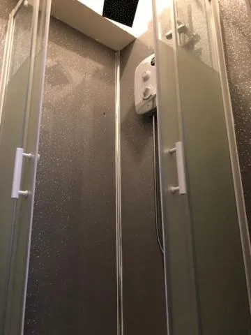 Bathroom in Renfrew rooms at City Centre