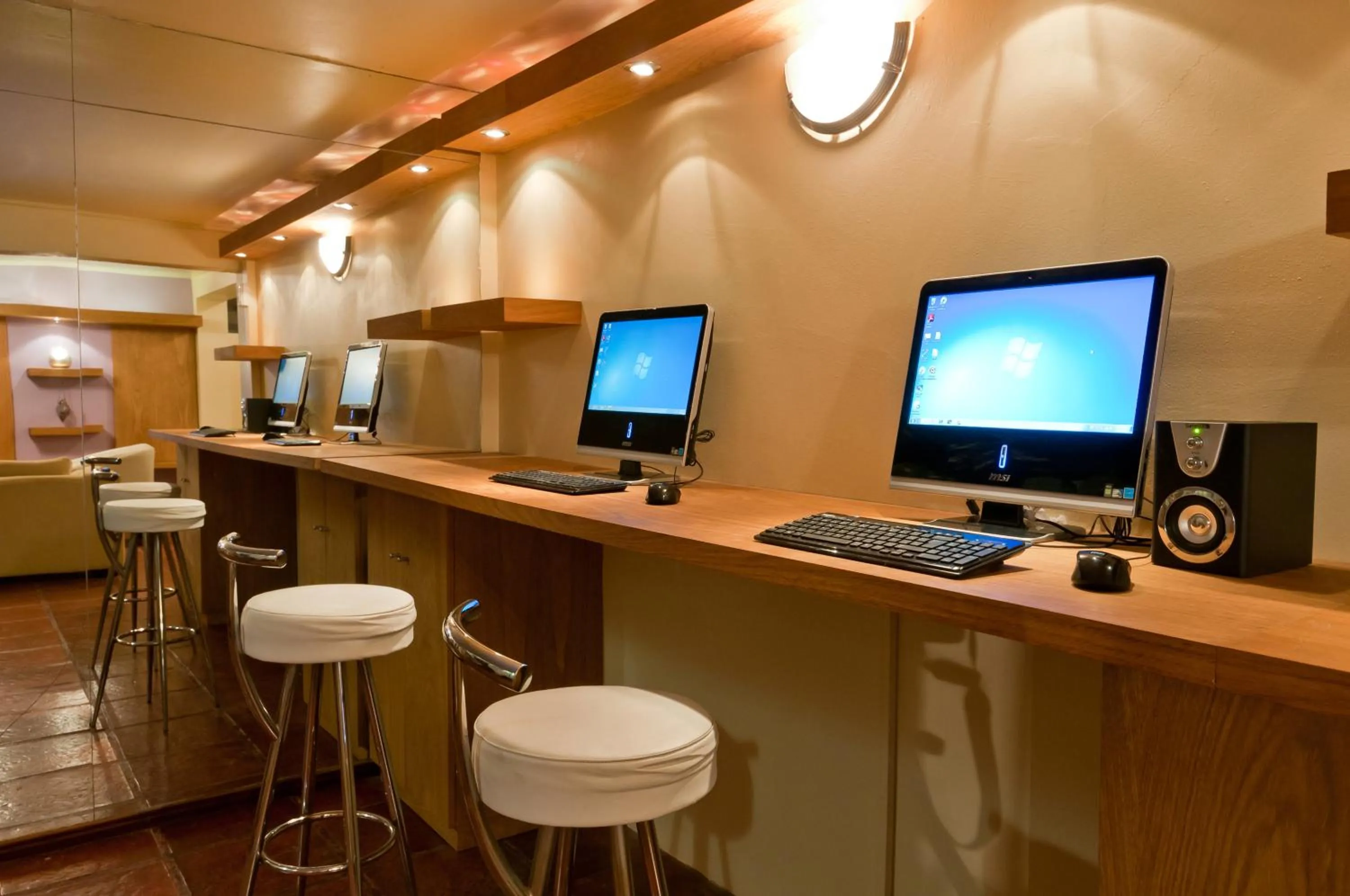 Communal lounge/ TV room in Hotel Victoria