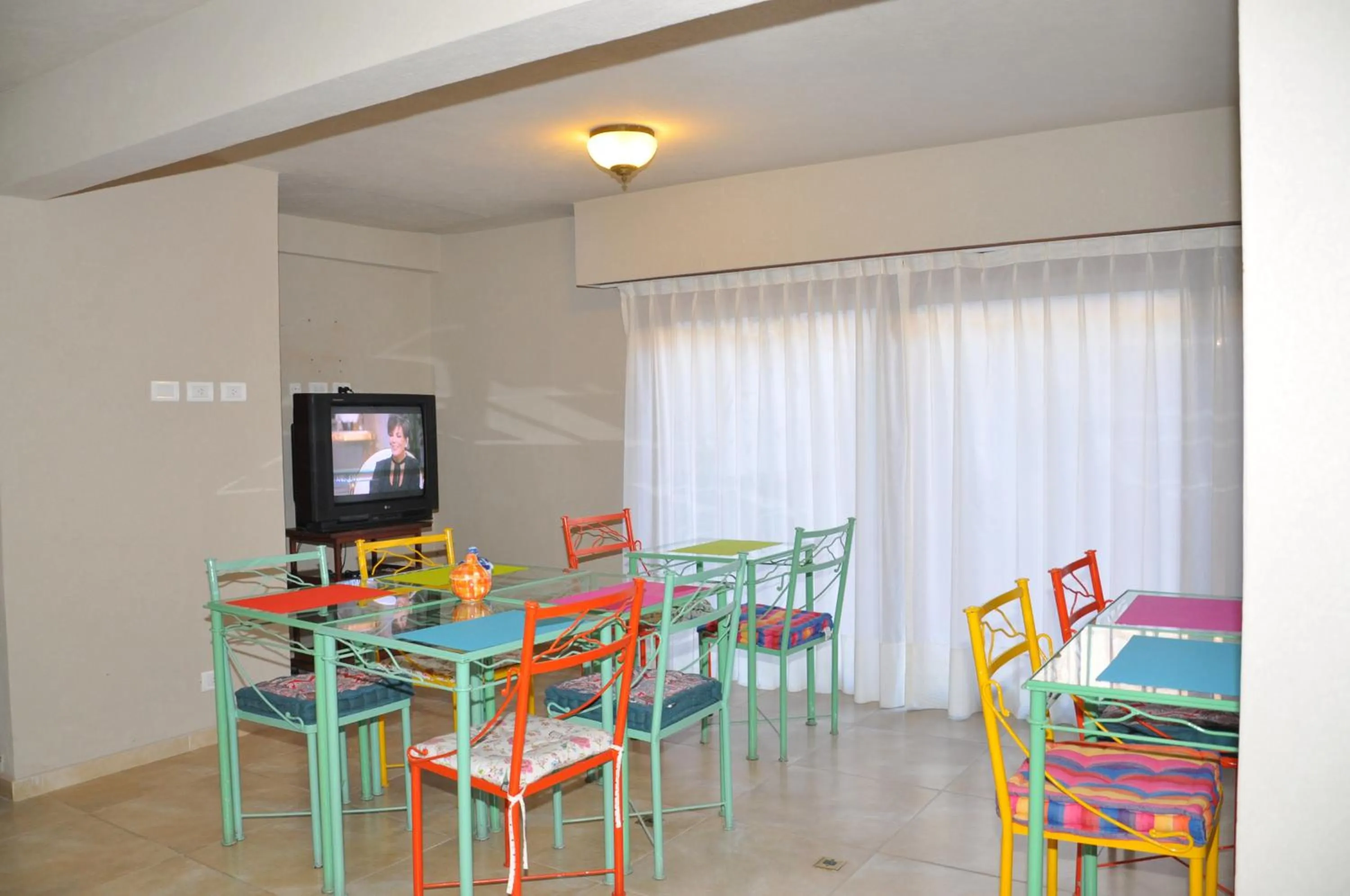 Communal lounge/ TV room in Hotel Victoria