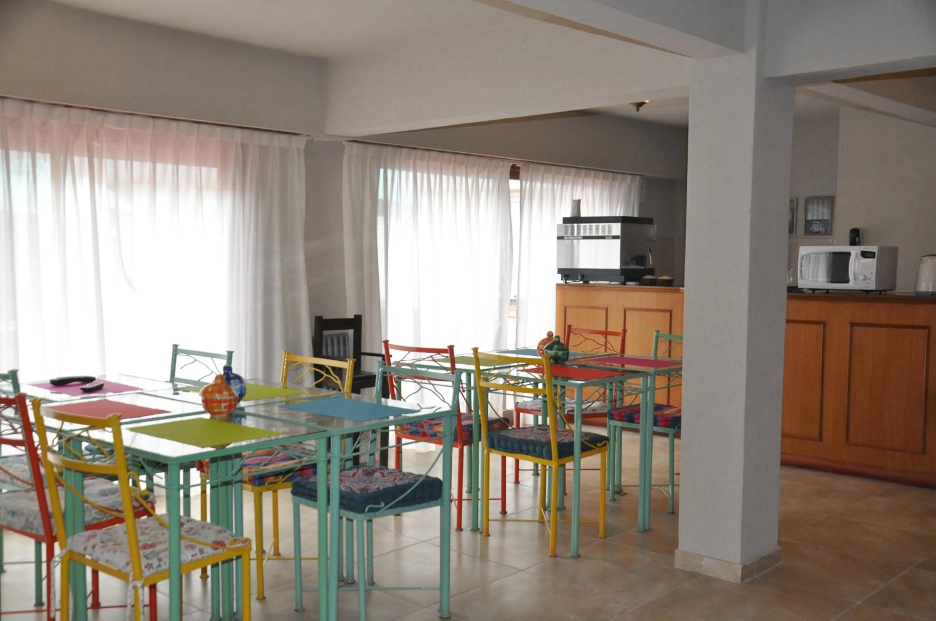 Communal lounge/ TV room in Hotel Victoria