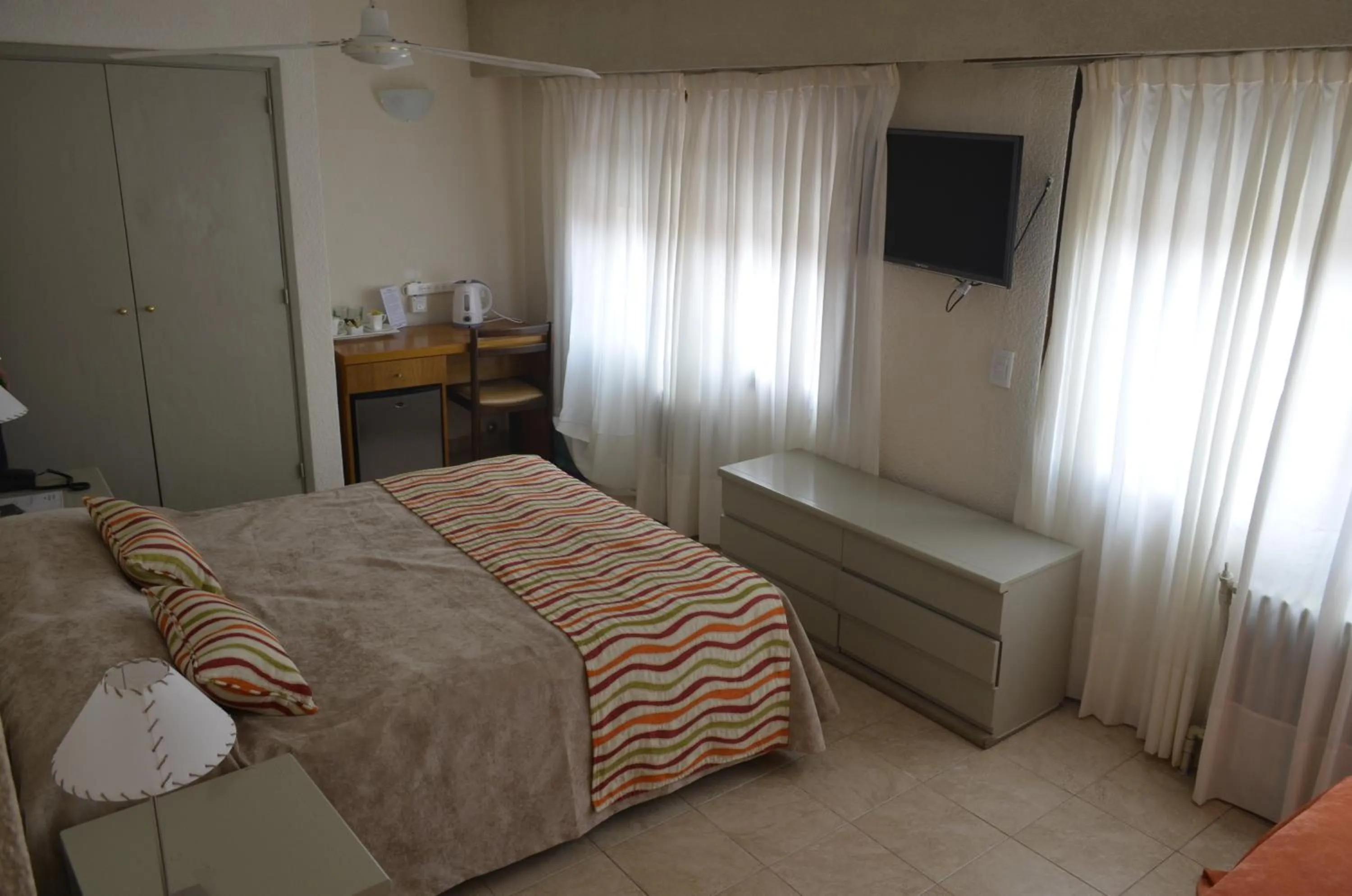 TV and multimedia, Bed in Hotel Victoria