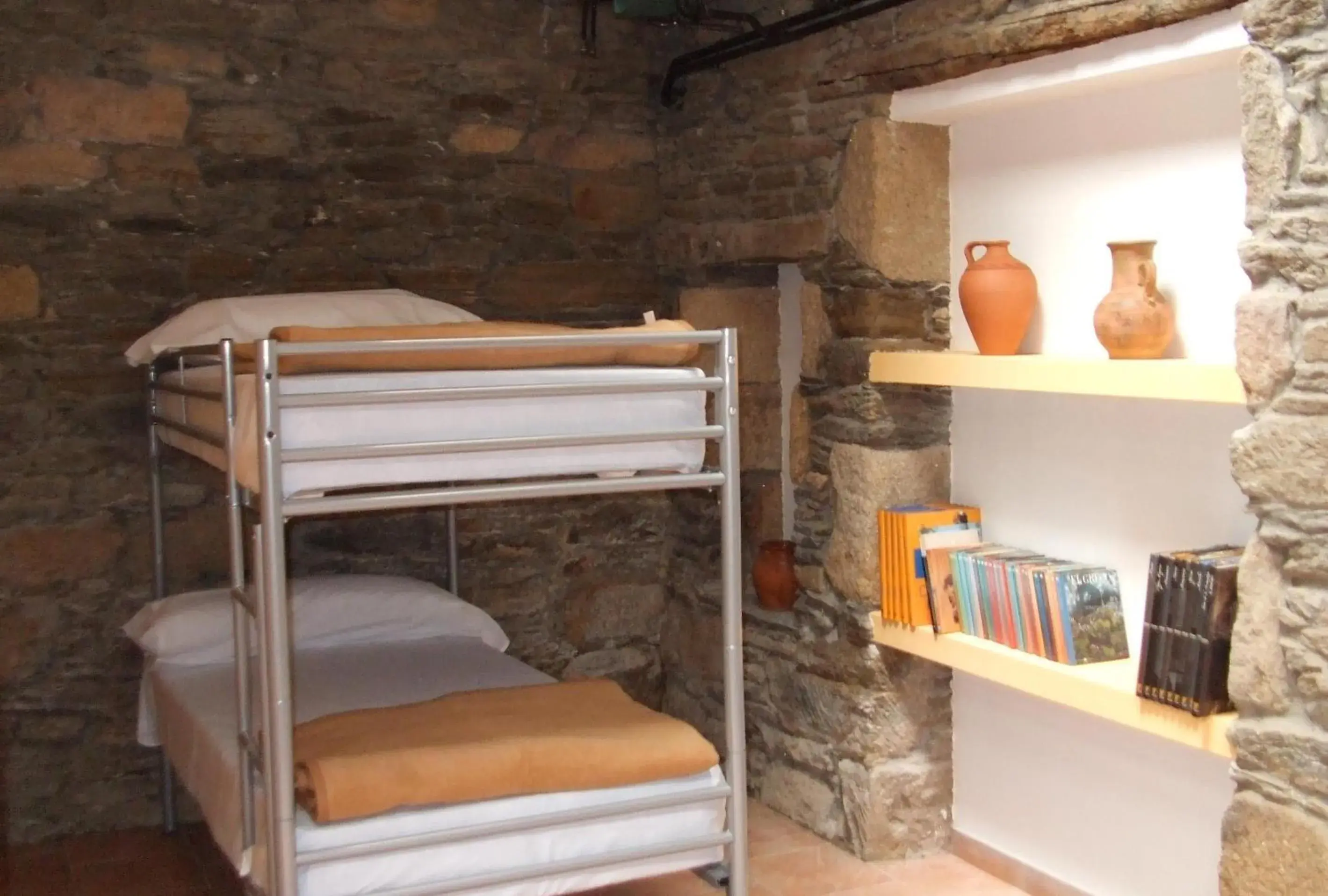 Bed in 14-Bed Mixed Dormitory Room in Obradoiro Bed in 14-Bed Mixed Dormitory Room in Obradoiro