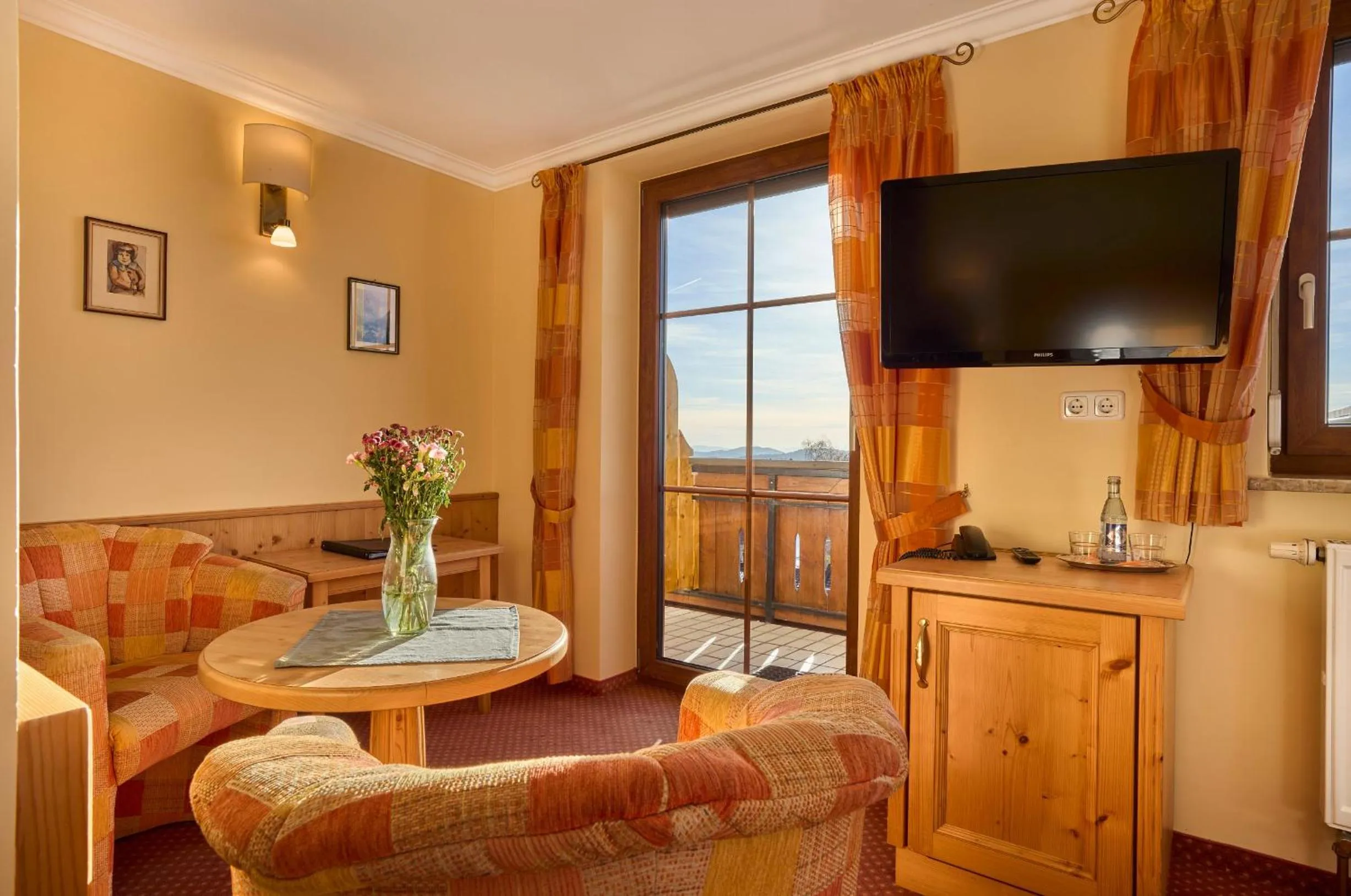 TV and multimedia in Panoramahotel Grobauer