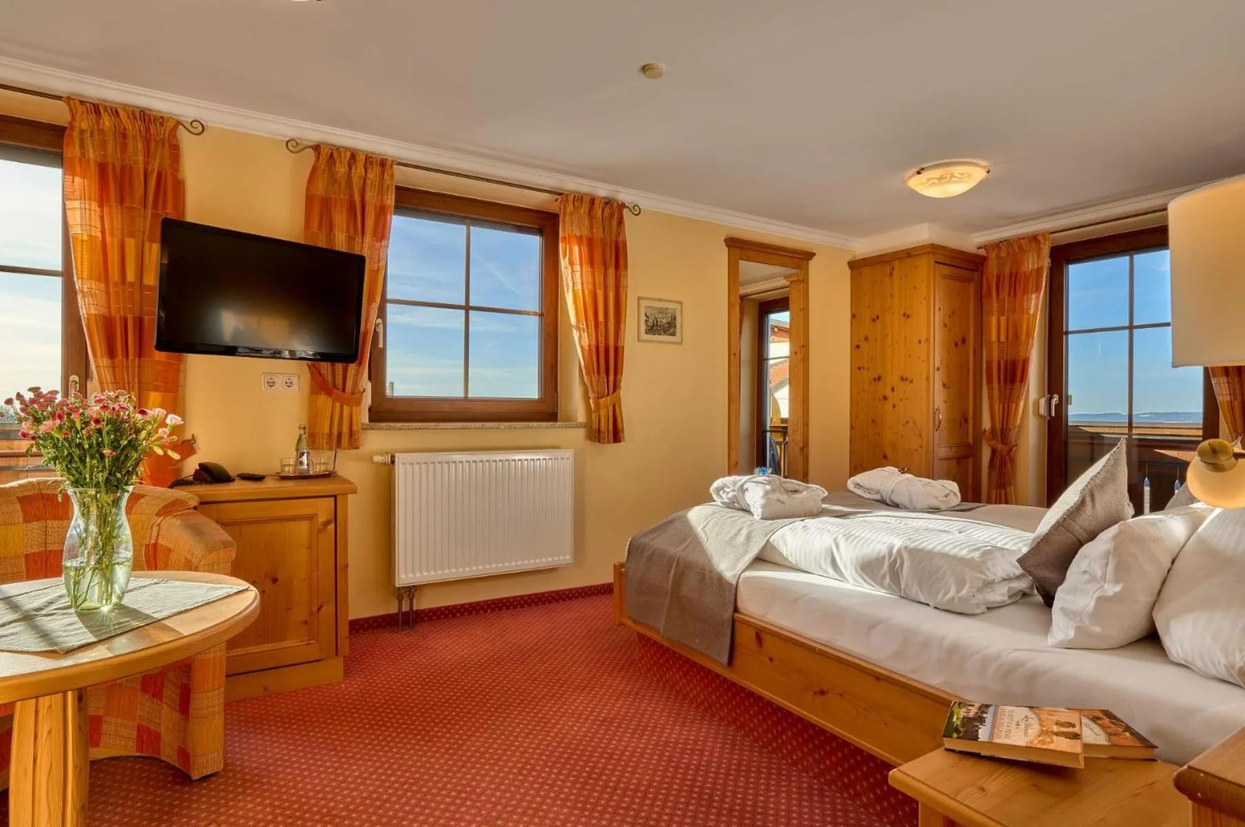 Bedroom, Bed in Panoramahotel Grobauer